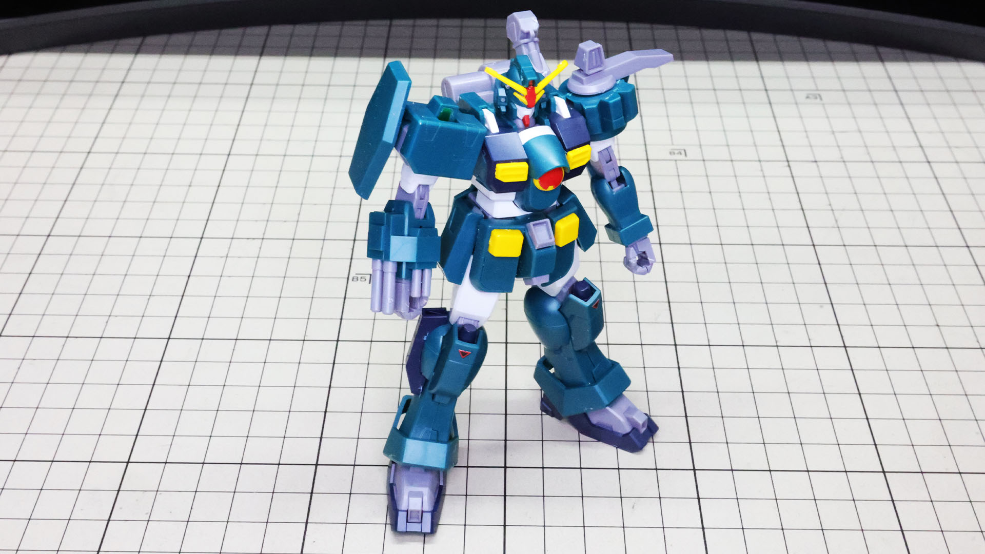 上半身ともドッキングさせてガンダムレオパルド本体です