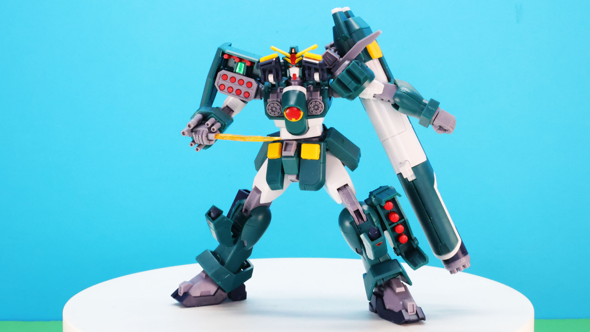 劇中ではそれほど使われていなかった装備ですがガンプラではいつでも楽しめます