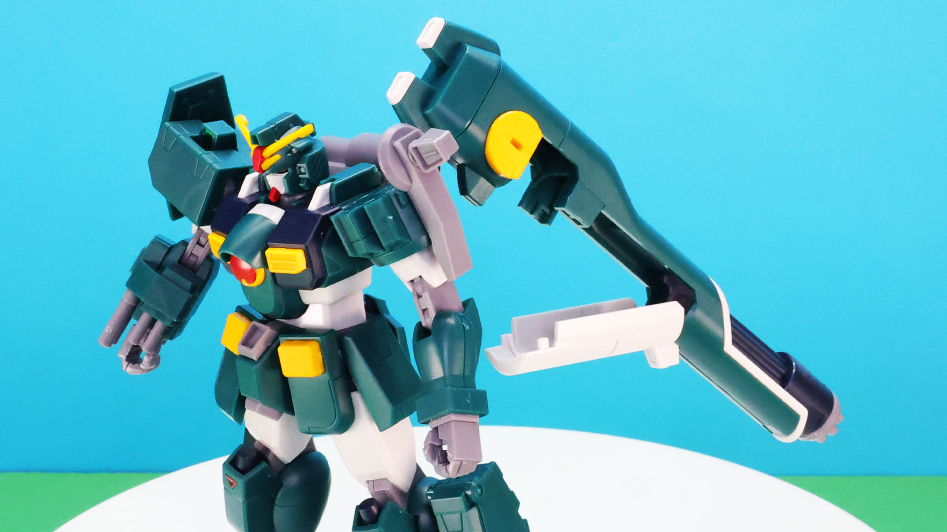 収納方法の解説：左肩を変形、インナーアームガトリングのカバーを開ける