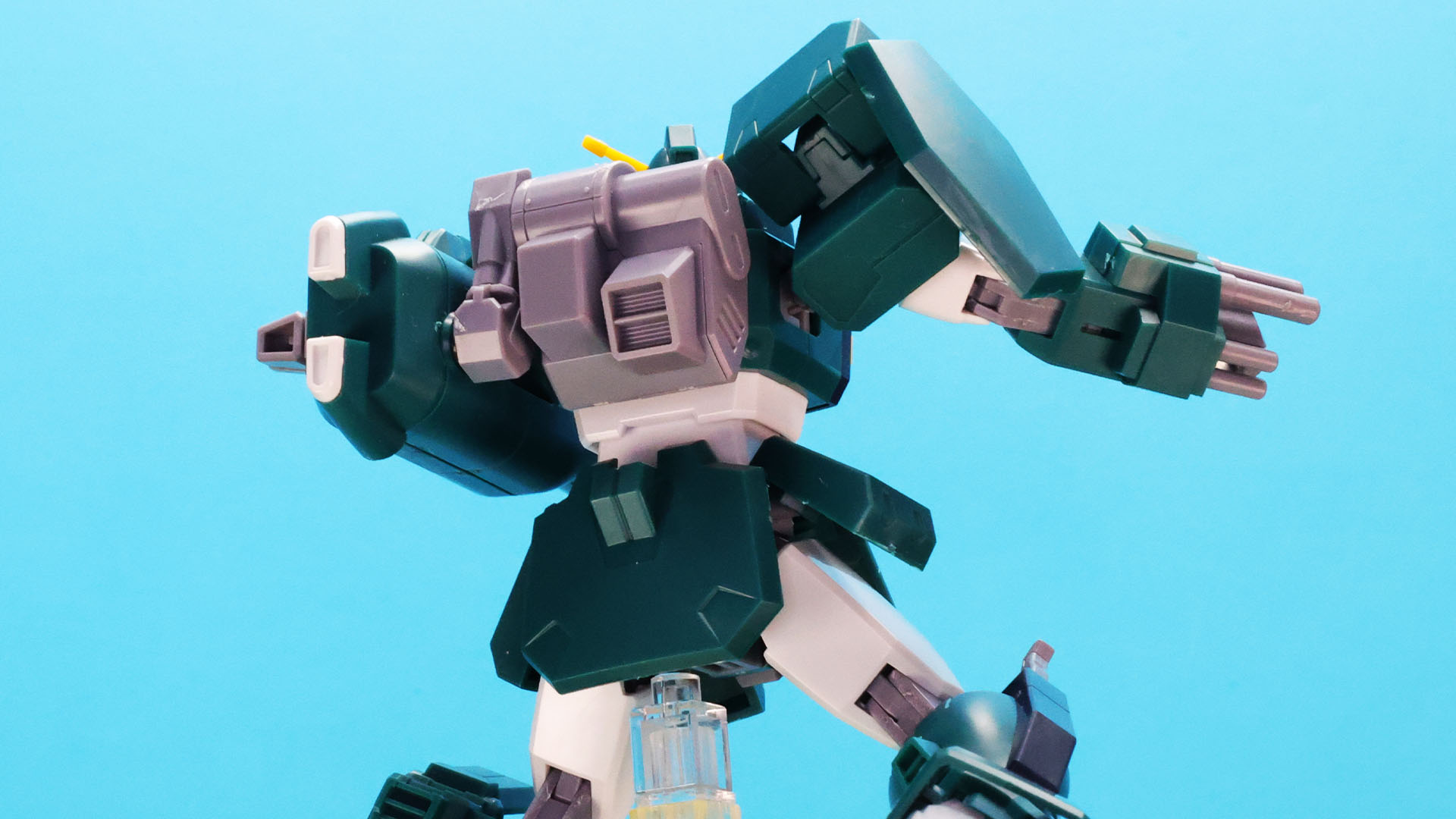 バックパック左側のアームで接続されます