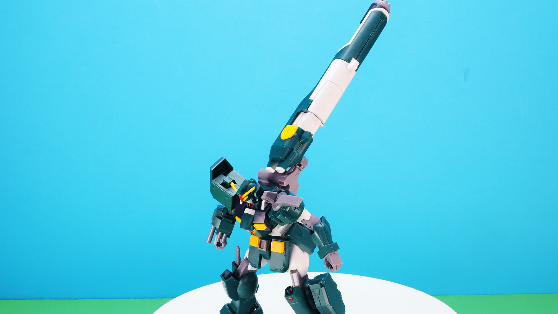 アームには回転軸もあるので、バックパックの上側に乗せることもできます