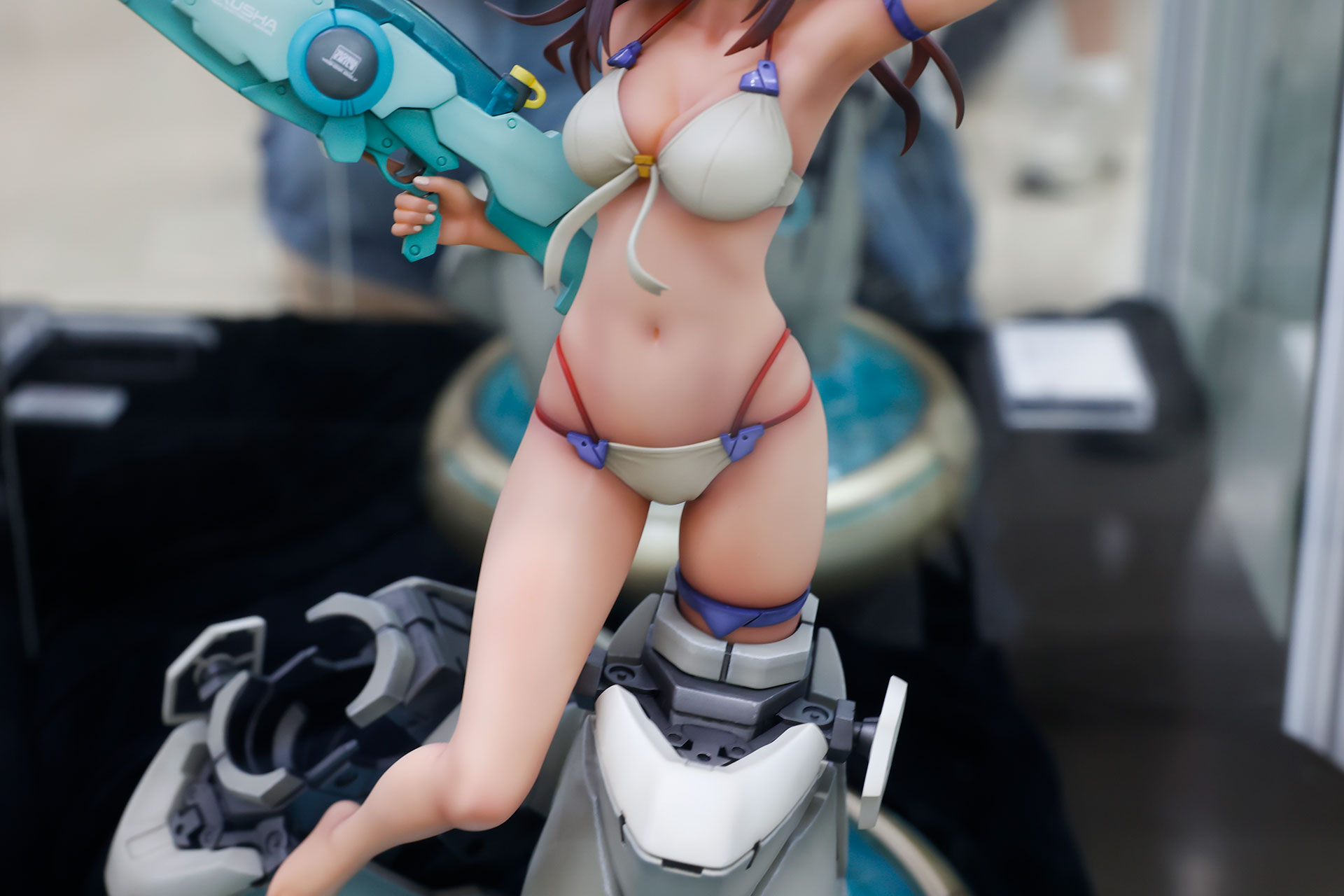 美女とメカの組み合わせも素晴らしい