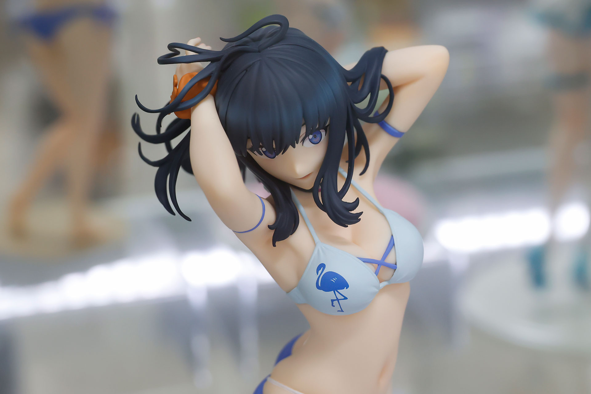 風になびくような髪も見事に造形されています