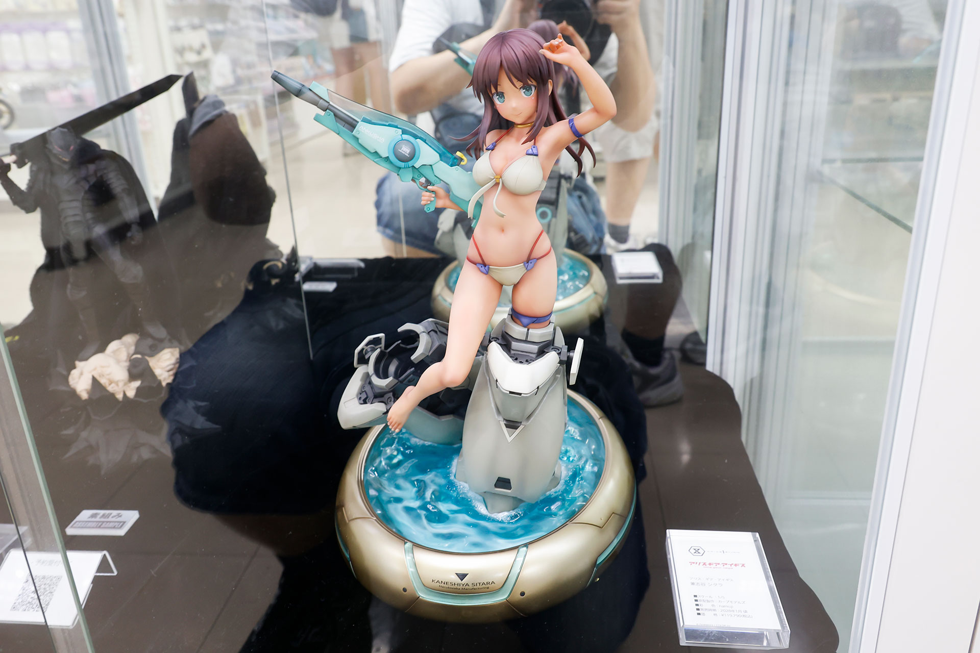 清涼感あふれる姿の兼志谷シタラ
