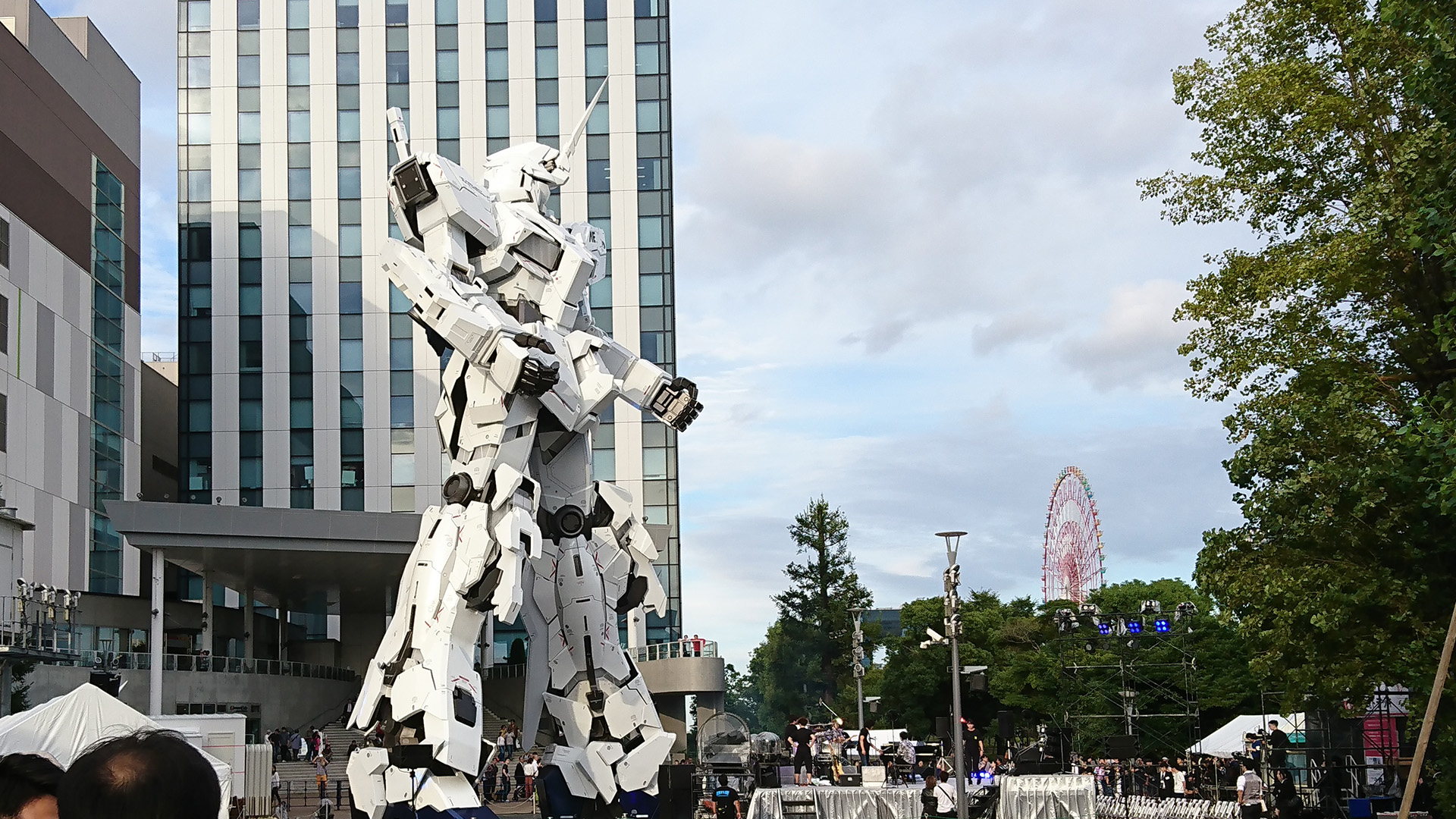 こちらは展示開始当日の様子です