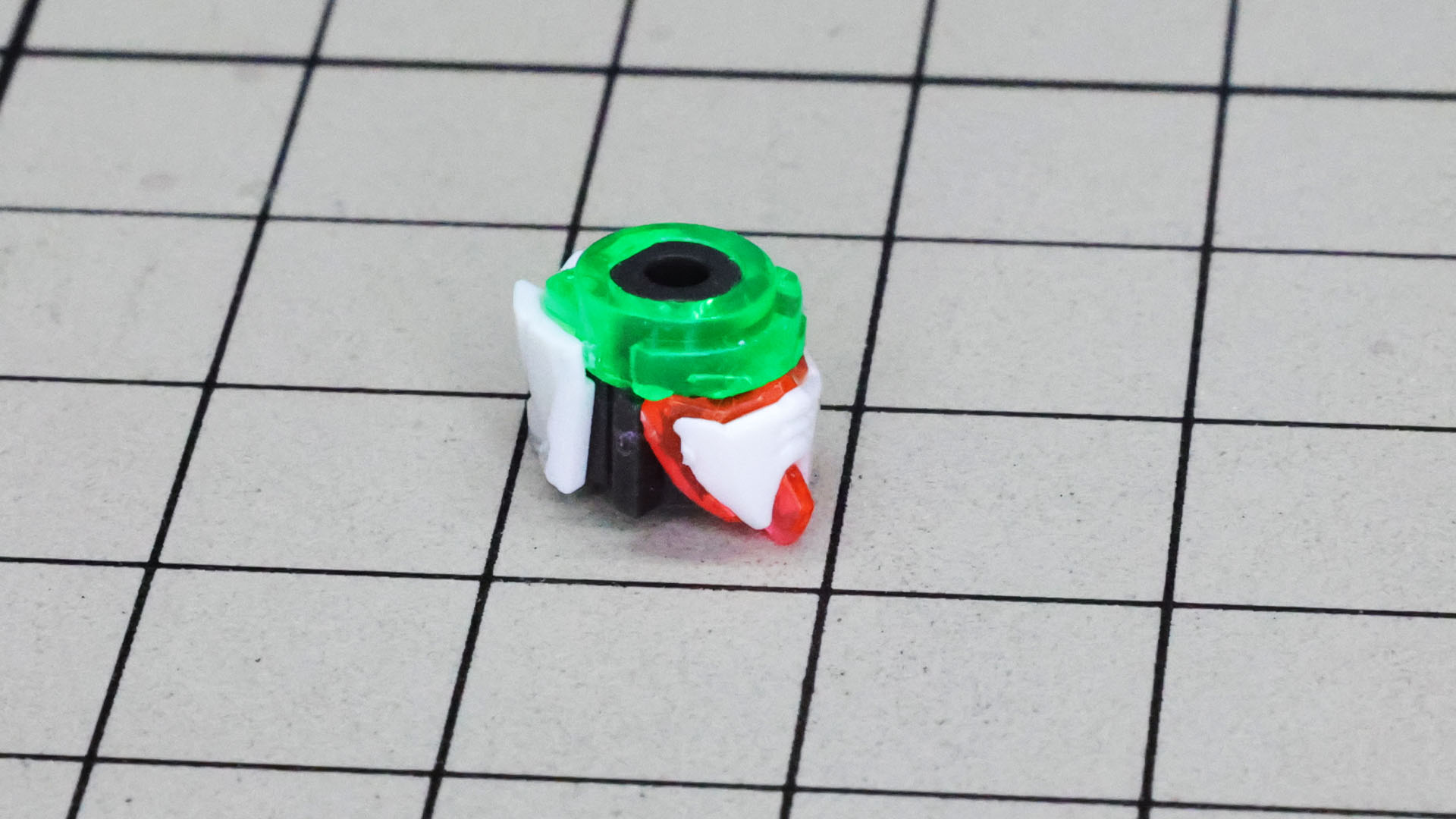 6パーツ（！）で構成されるマスク部