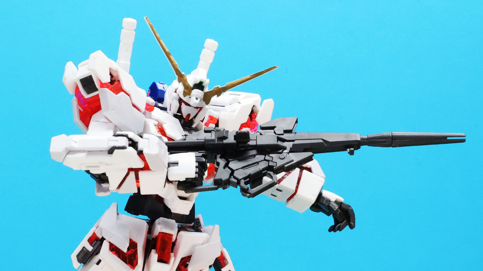 クリアーレッド素材でのサイコフレームの表現が美しい