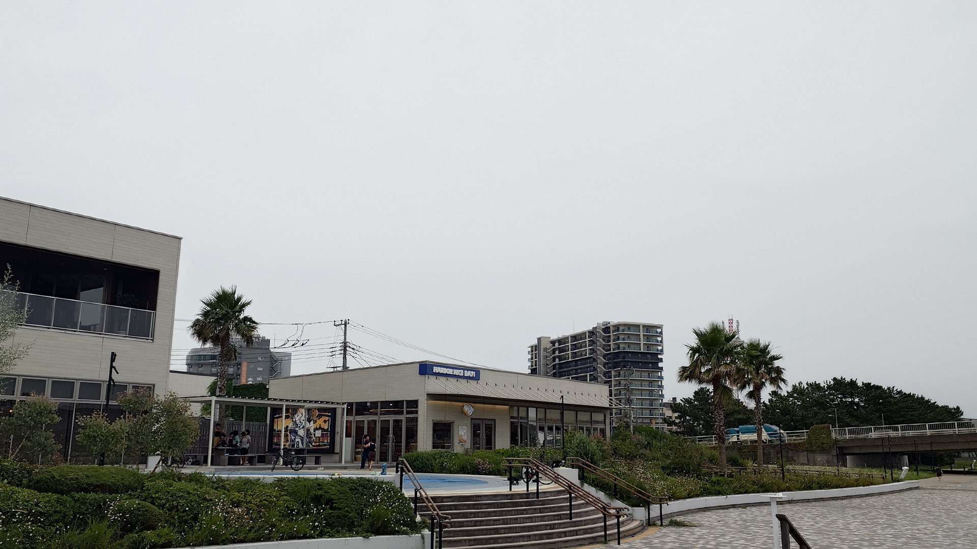 公園内にはレストランもあり、多種多様に楽しめます