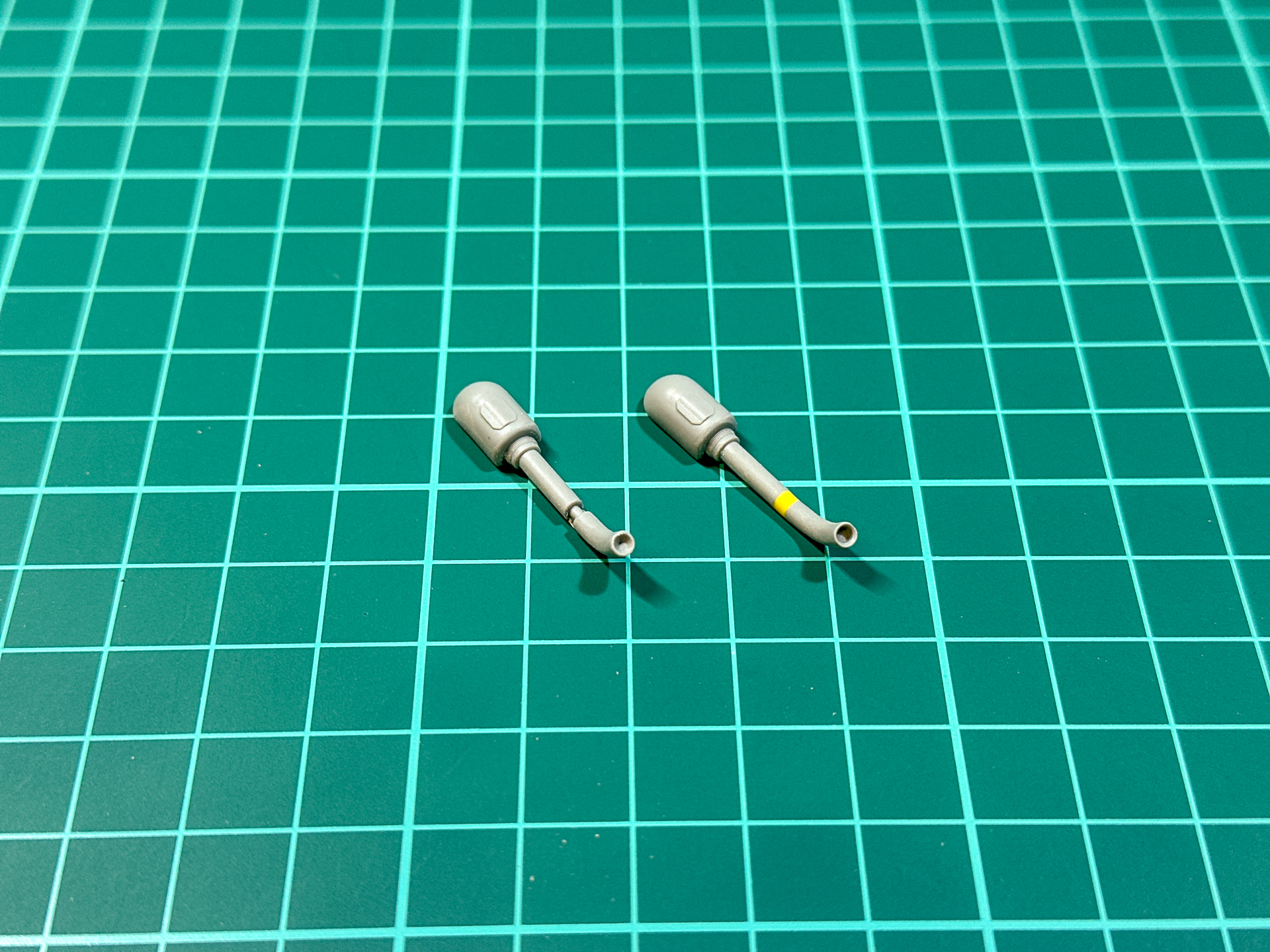 エッチングパーツを使用する部位のモールドはポリパテ等で処理しています。