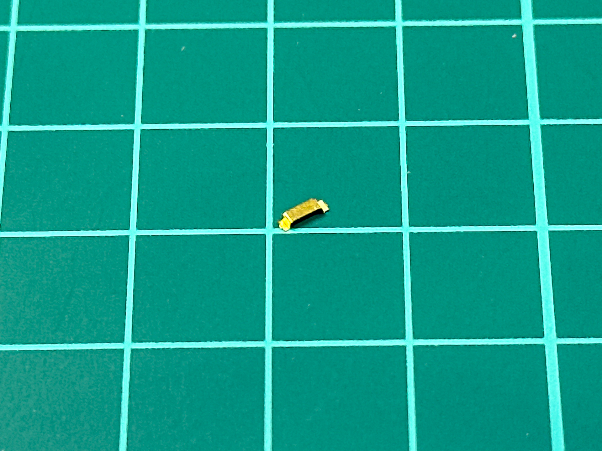 ハーフエッチングにより、簡単に折り曲げ加工が完了しました。