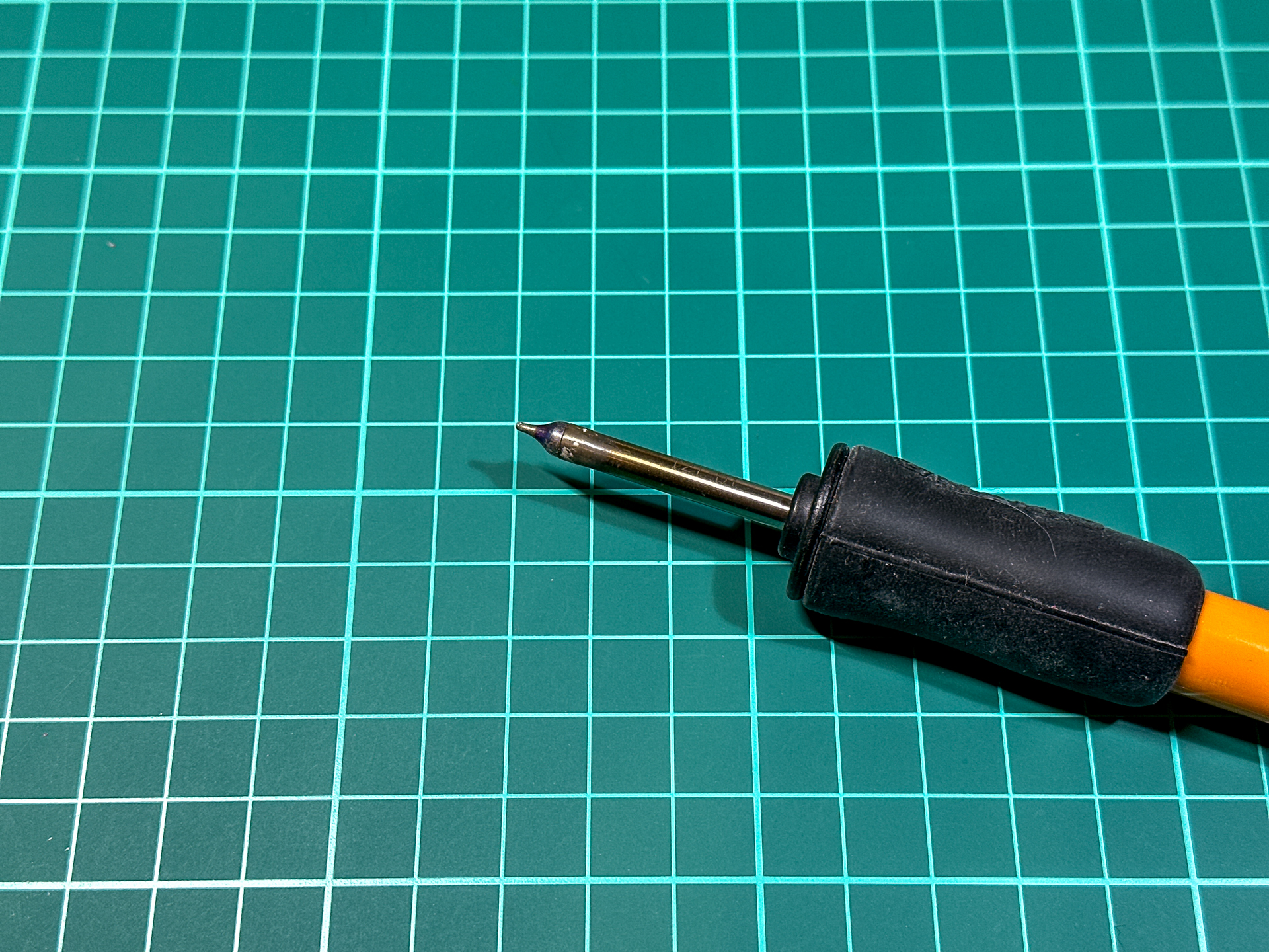 ヒートペンのペン先は先細のものを使用します。