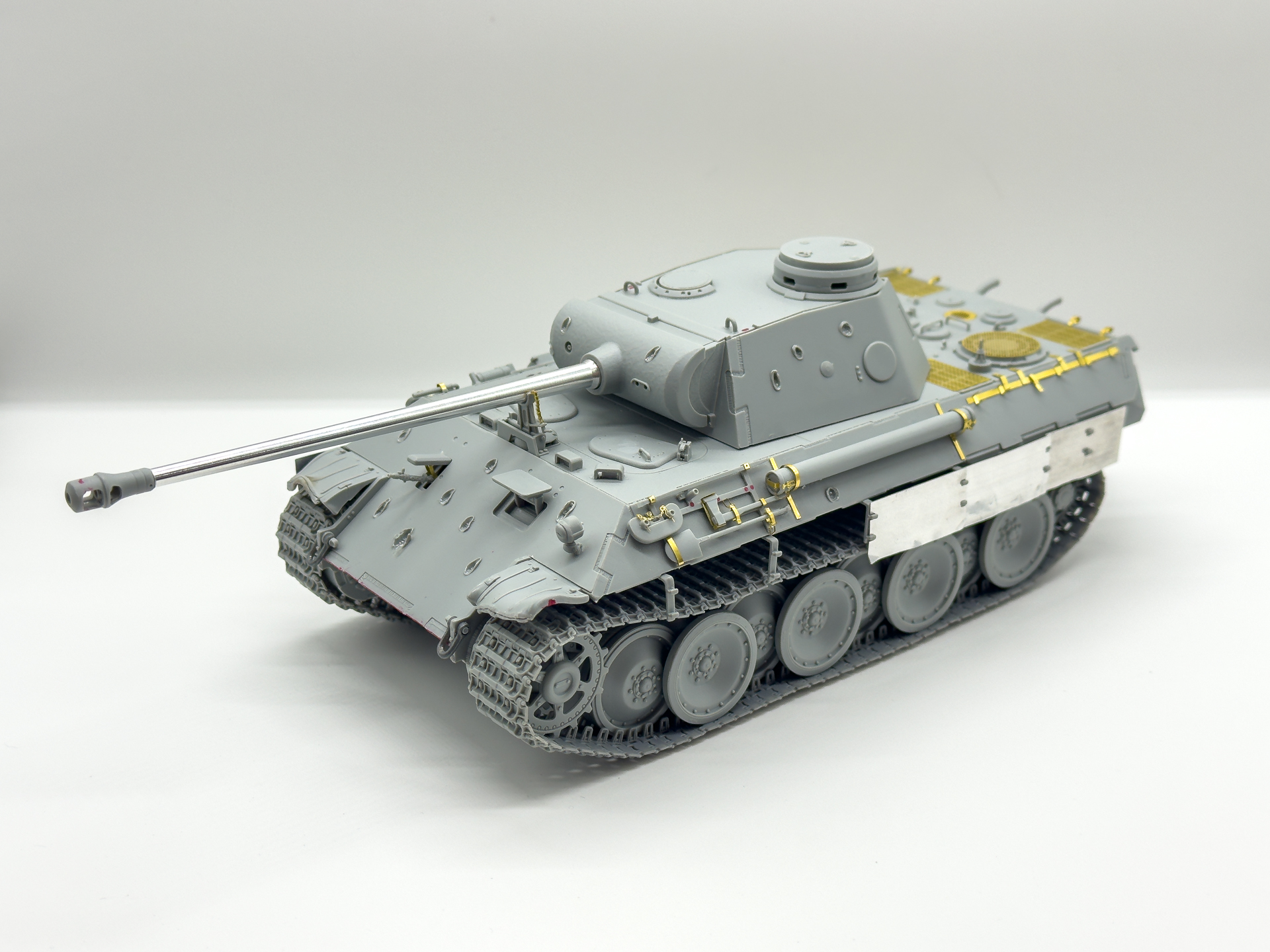 左側前方はシュルツェンだけでなく留め具も外しました。
