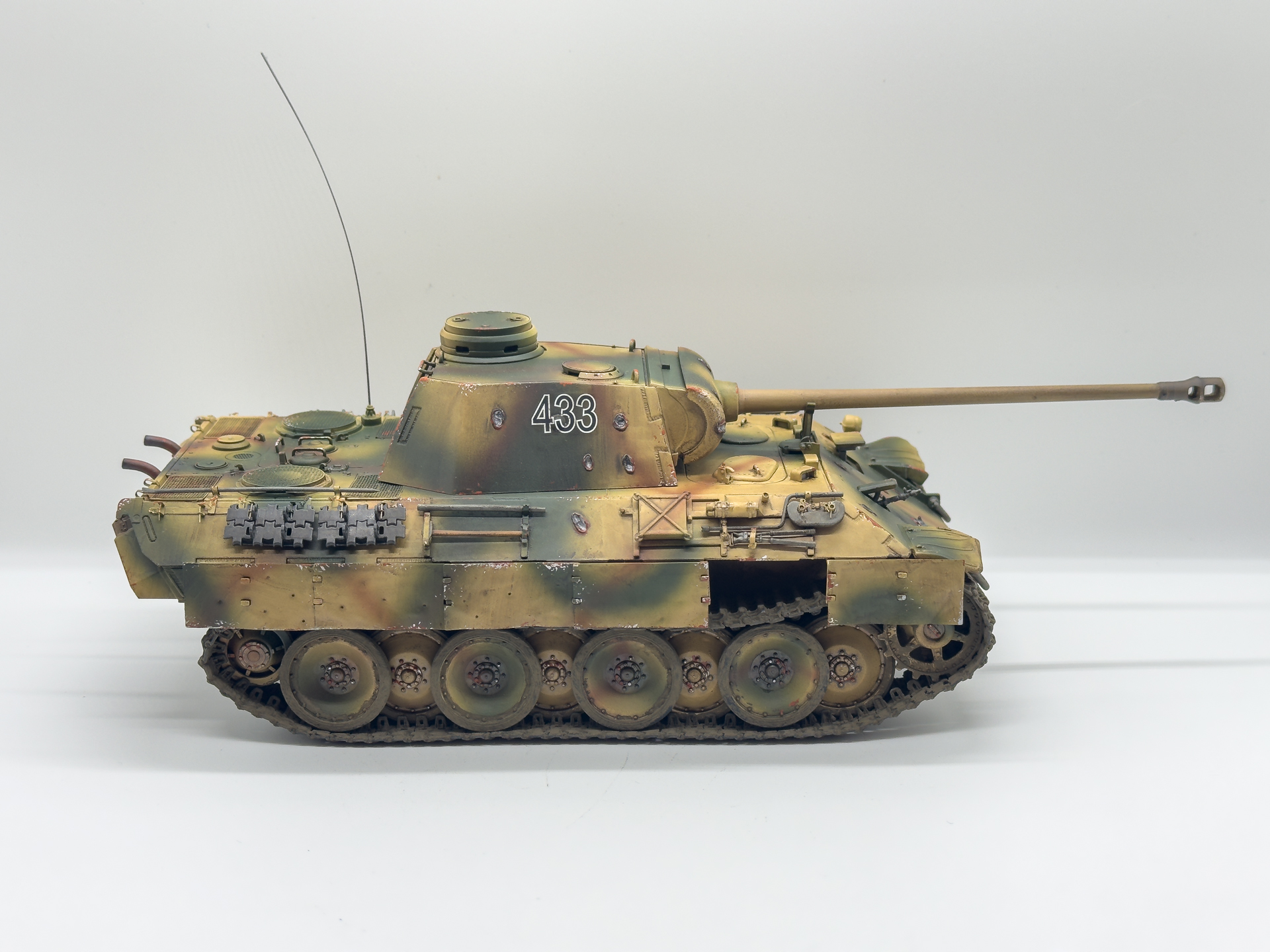シュルツェンはあえて取り外すことで戦場のダメージを再現しています。