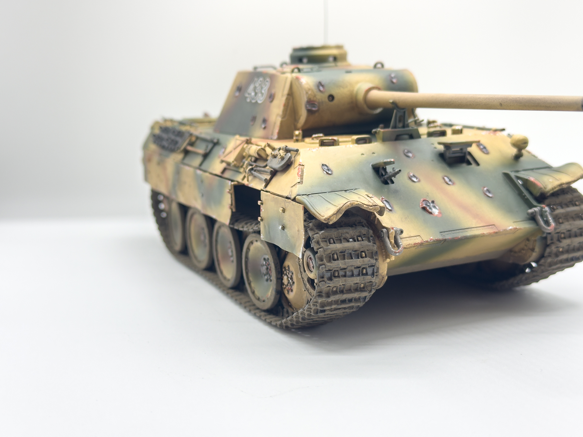 シュルツェンは斜めから見た際に金属パーツであることの利点を感じます。