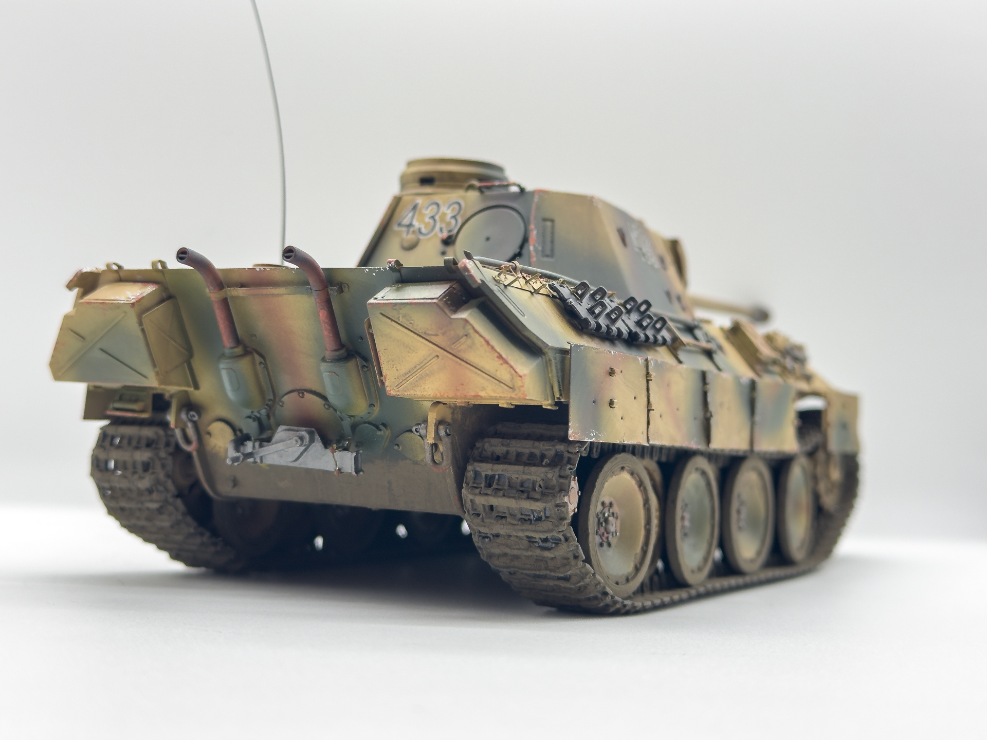 ドイツ軍兵士目線で見た「パンターD型」は背中に頼もしさを感じます。