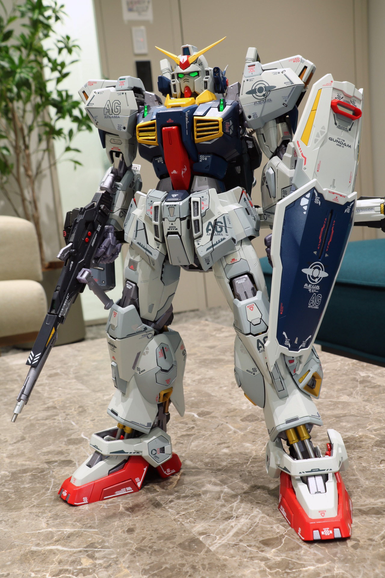 宇宙世紀MSの開発系譜の原点ともいえる「ガンダムMk-II」を立体化