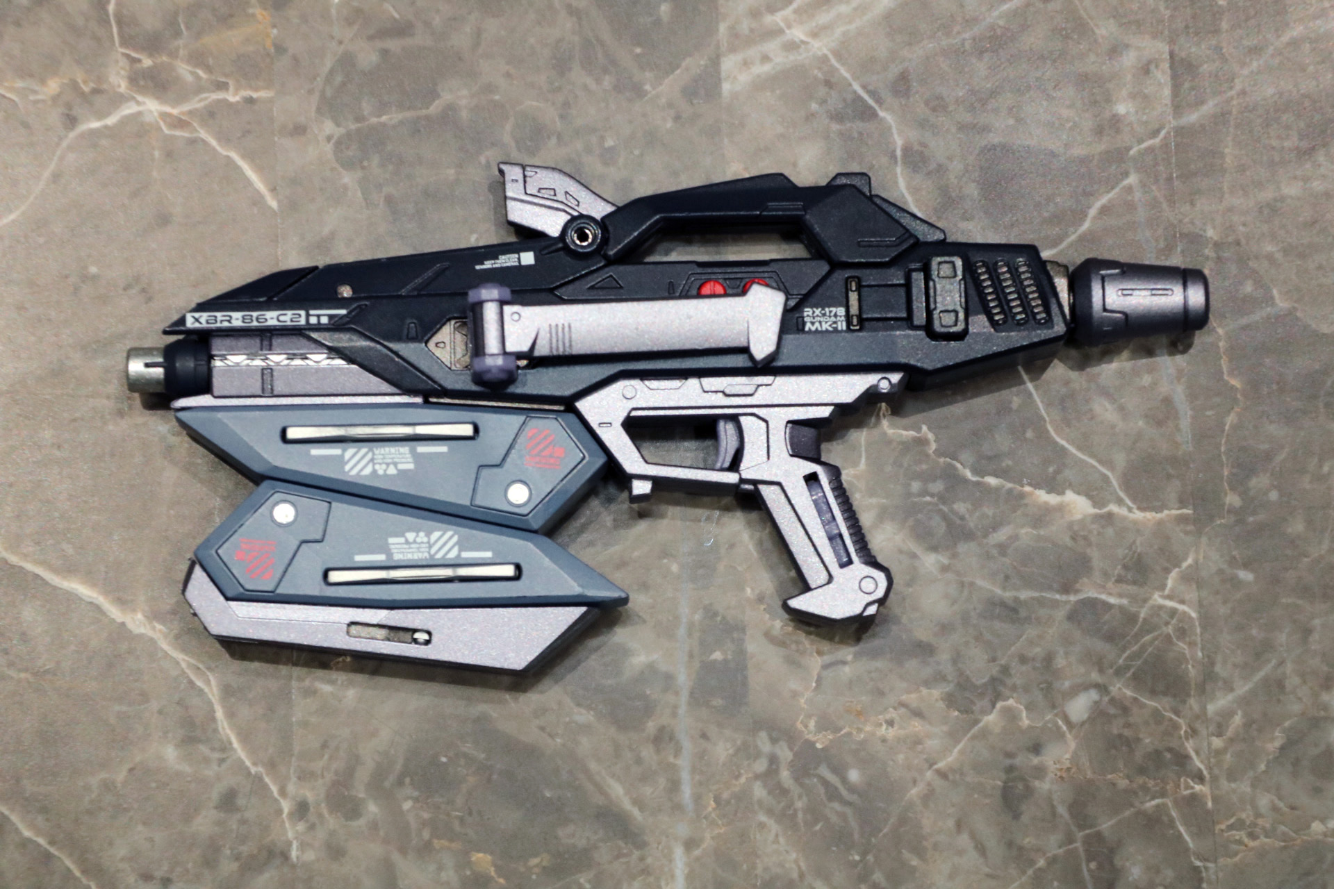 ビーム・ライフルは銃身を外し、ショートバレルにすることが可能。Eパックは連結させることができる