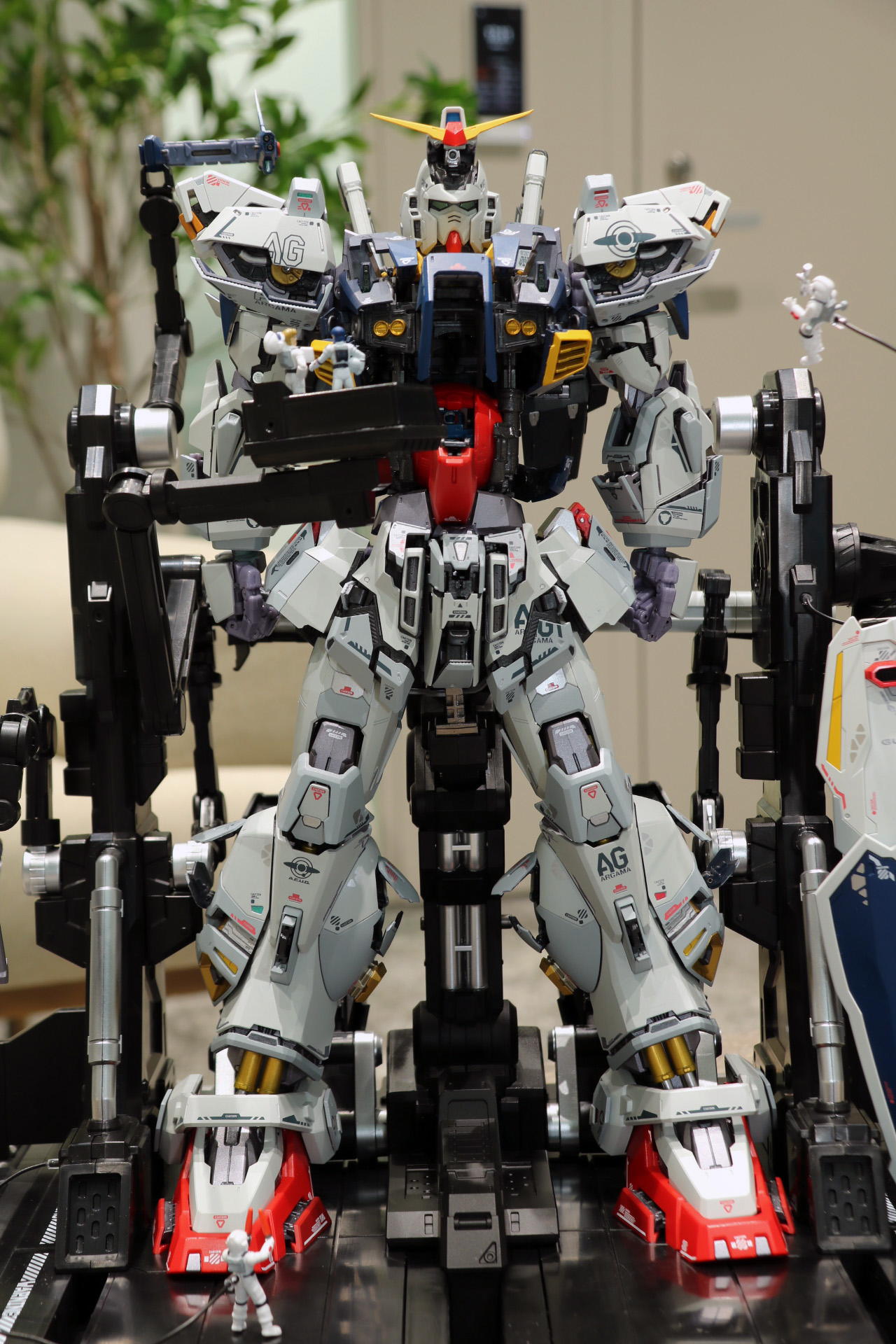 ムーバブル・フレーム構造を感じる各部の造形