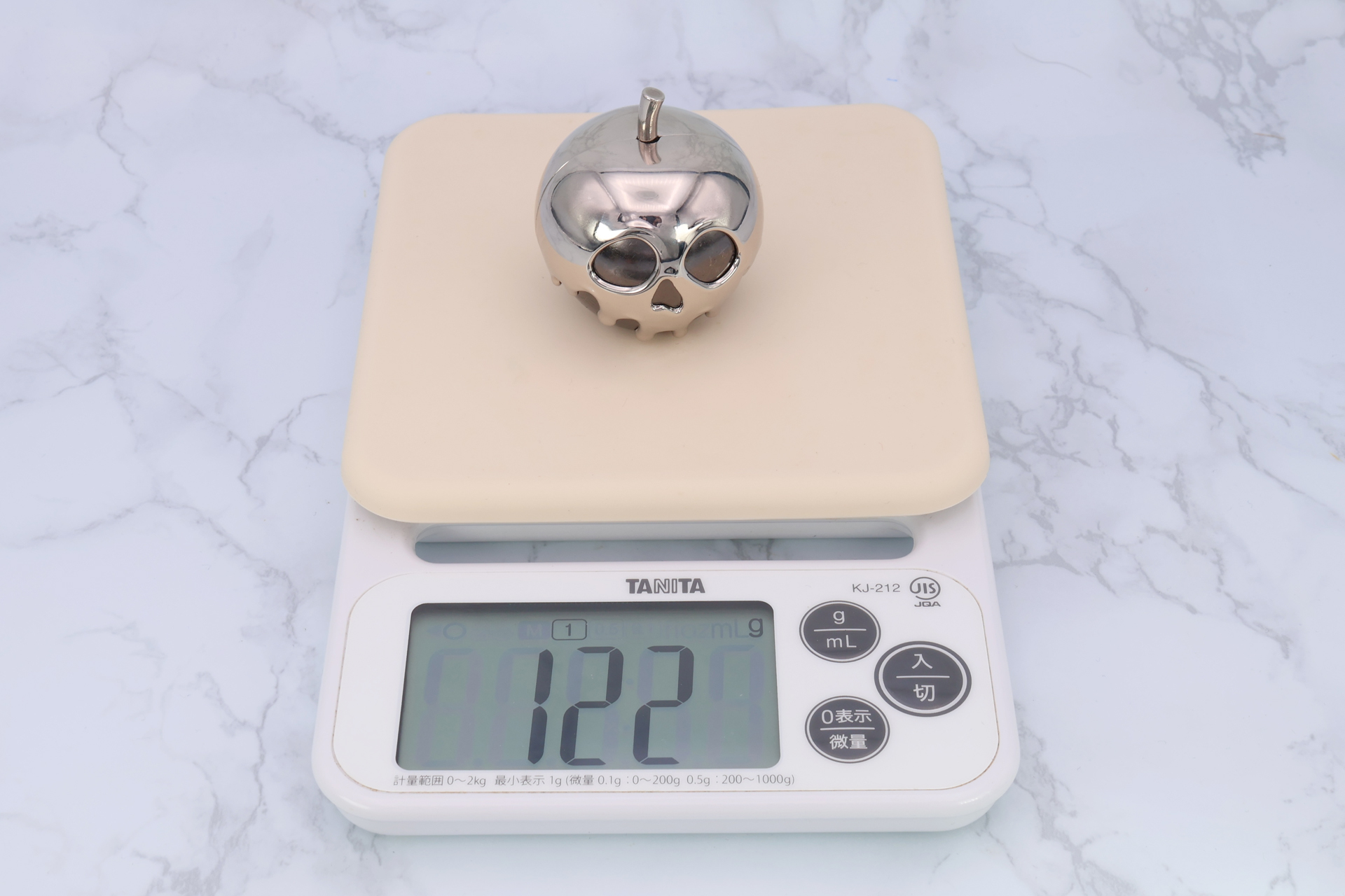 重量は実測で約122g