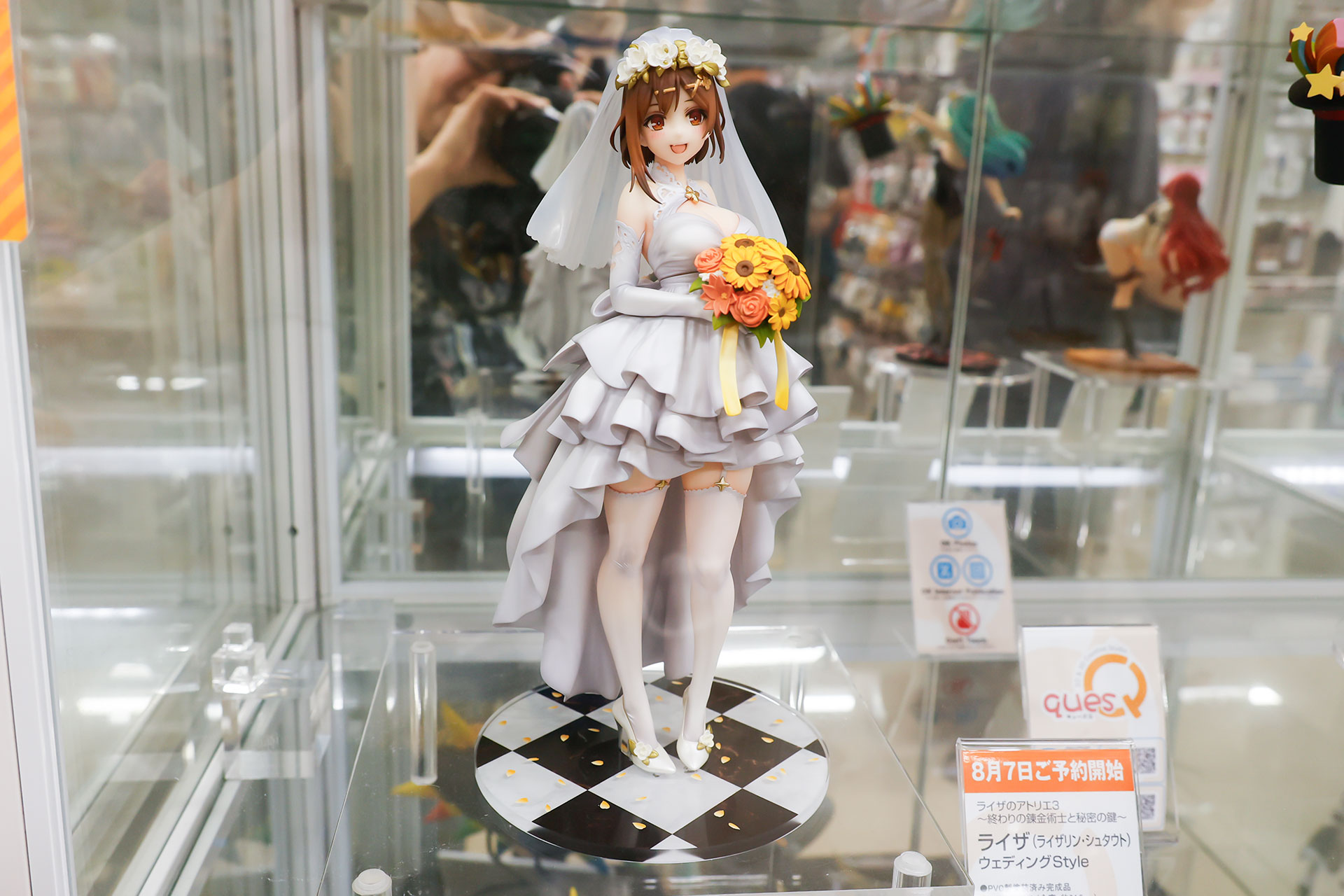フィギュアの素材はPVCとABSで、全高は約245mmだ