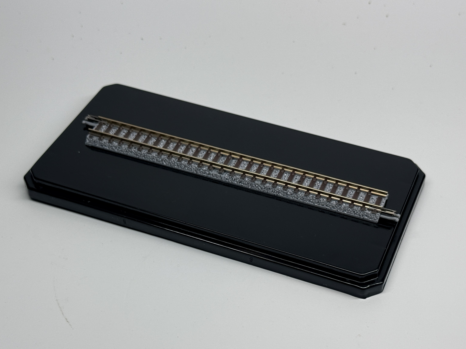 「ストレートレールS140（F）」では短くて間が空いてしまう