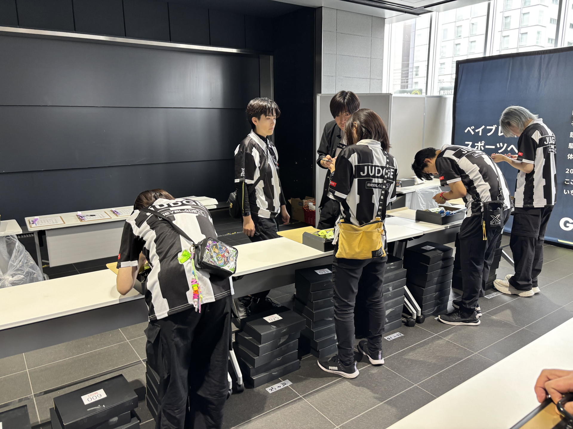 入場時にはベイとシューターの入念なチェックが行なわれる