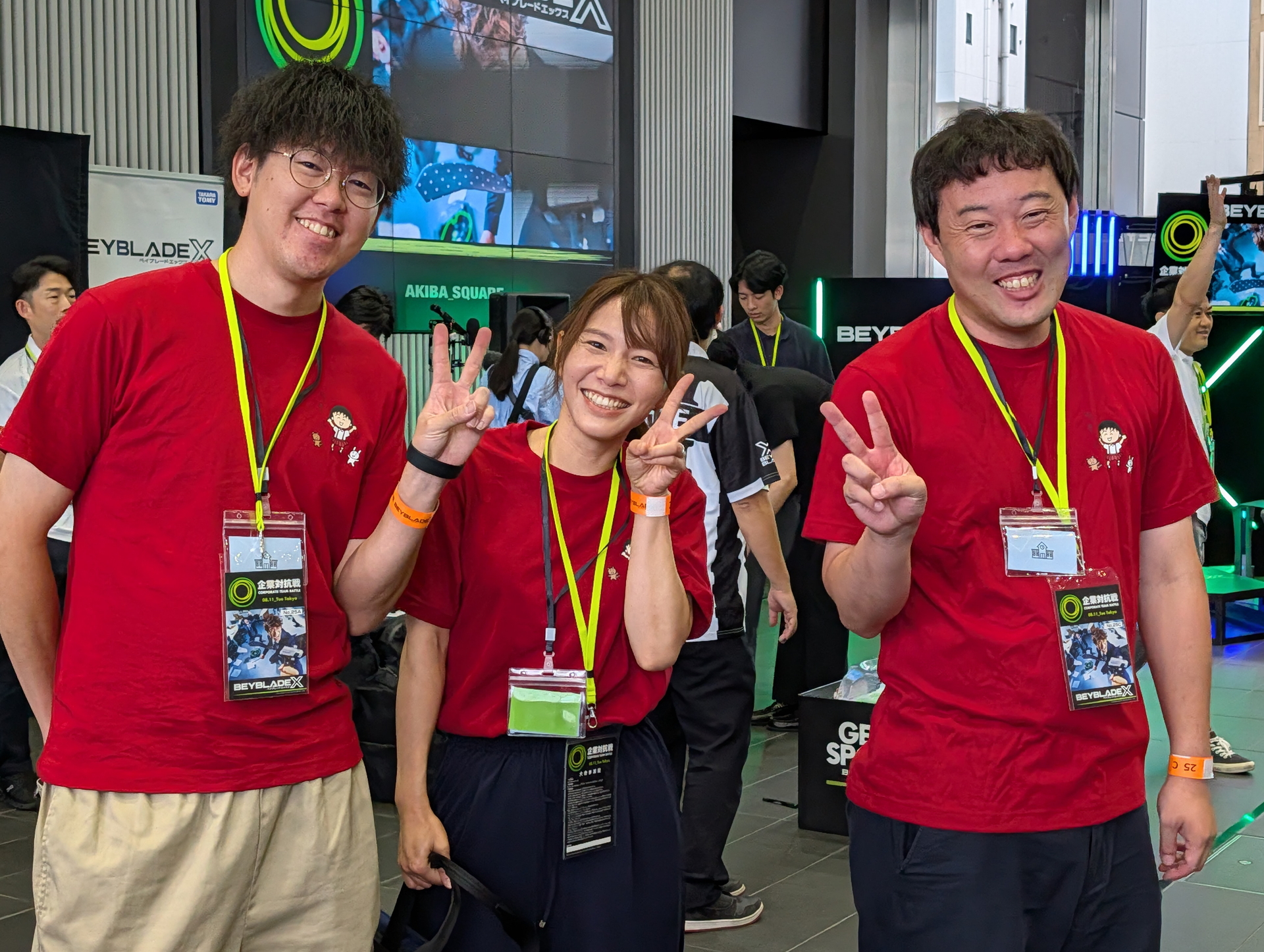 左側の背が高くめがねをかけているのが、国内最強ブレーダーのおまんじゅうキング選手。彼は静岡県の公立小学校「沼津市立今沢小学校」チームとして筆者達と対戦した