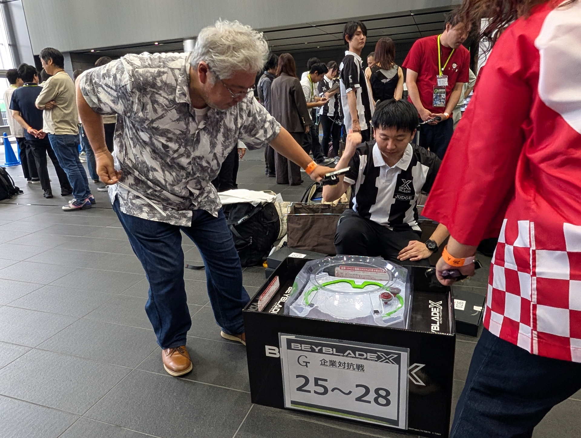 4戦目は「インプレス」と「サンロフト」の一戦。先鋒戦は勝田氏が勝利し、中堅戦で敗れる先ほどと同じ展開に