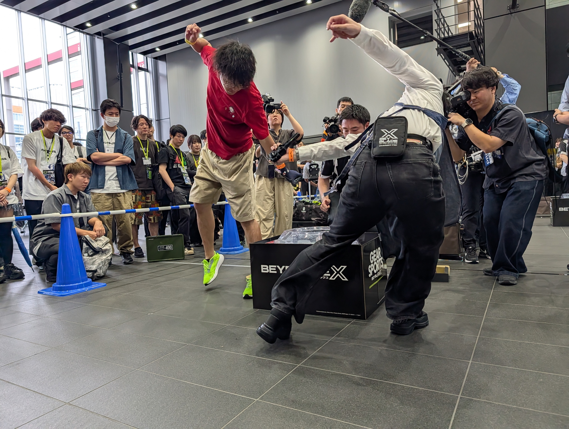 決勝トーナメントはエリアを狭めて対戦が行なわれたが、どこも大激闘だ