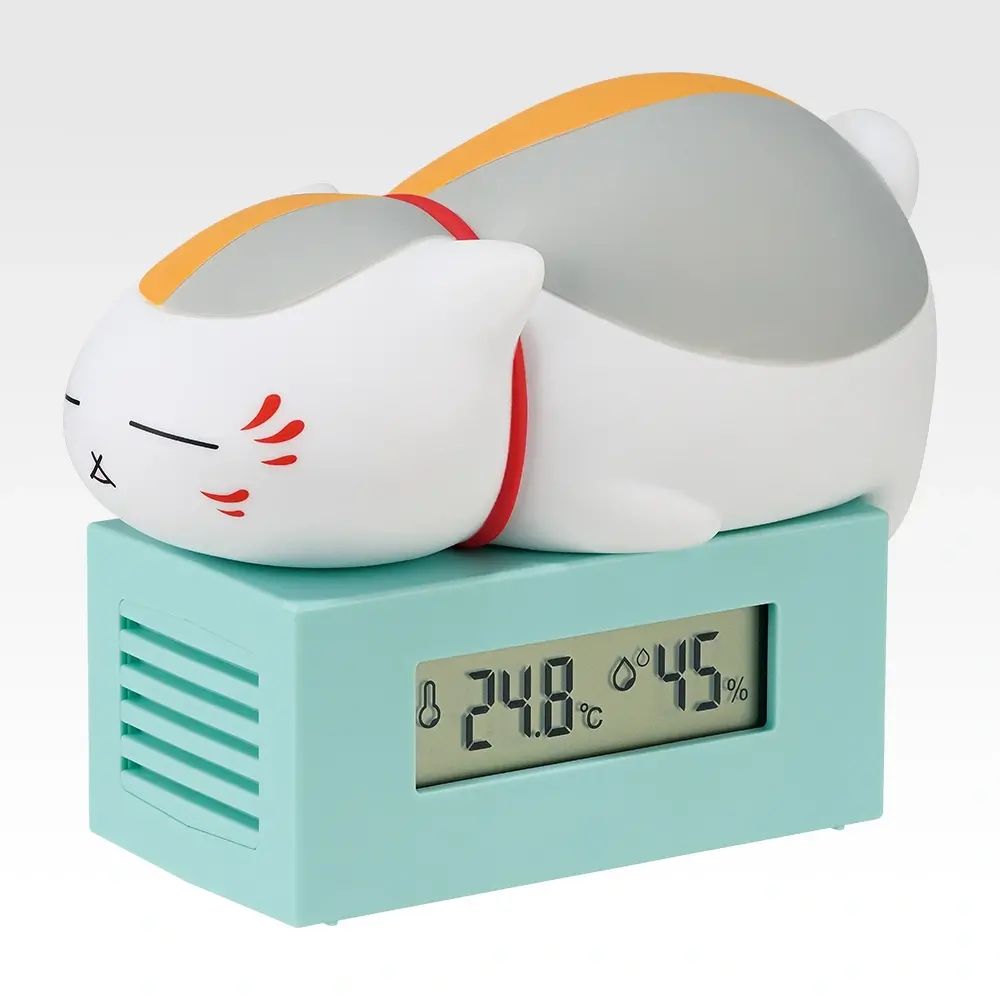 ニャンコ先生のだらりとした姿が乗った温湿度計。サイズは約14cm
