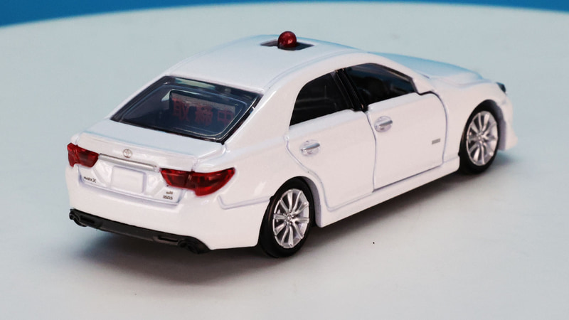 スーパーチャージャーを採用したコンプリートカー仕様の覆面パトロールカー！