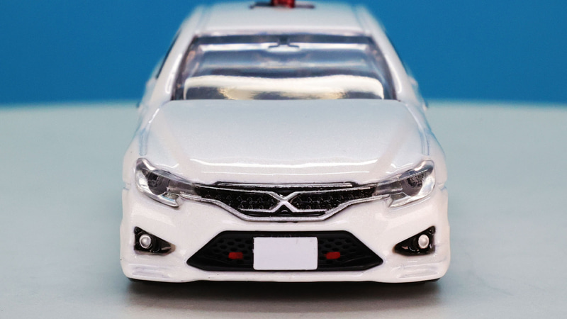 マークX「+M SuperCharger」にTRDエアロ（バンパー下部）を装着した姿を精密に再現しています