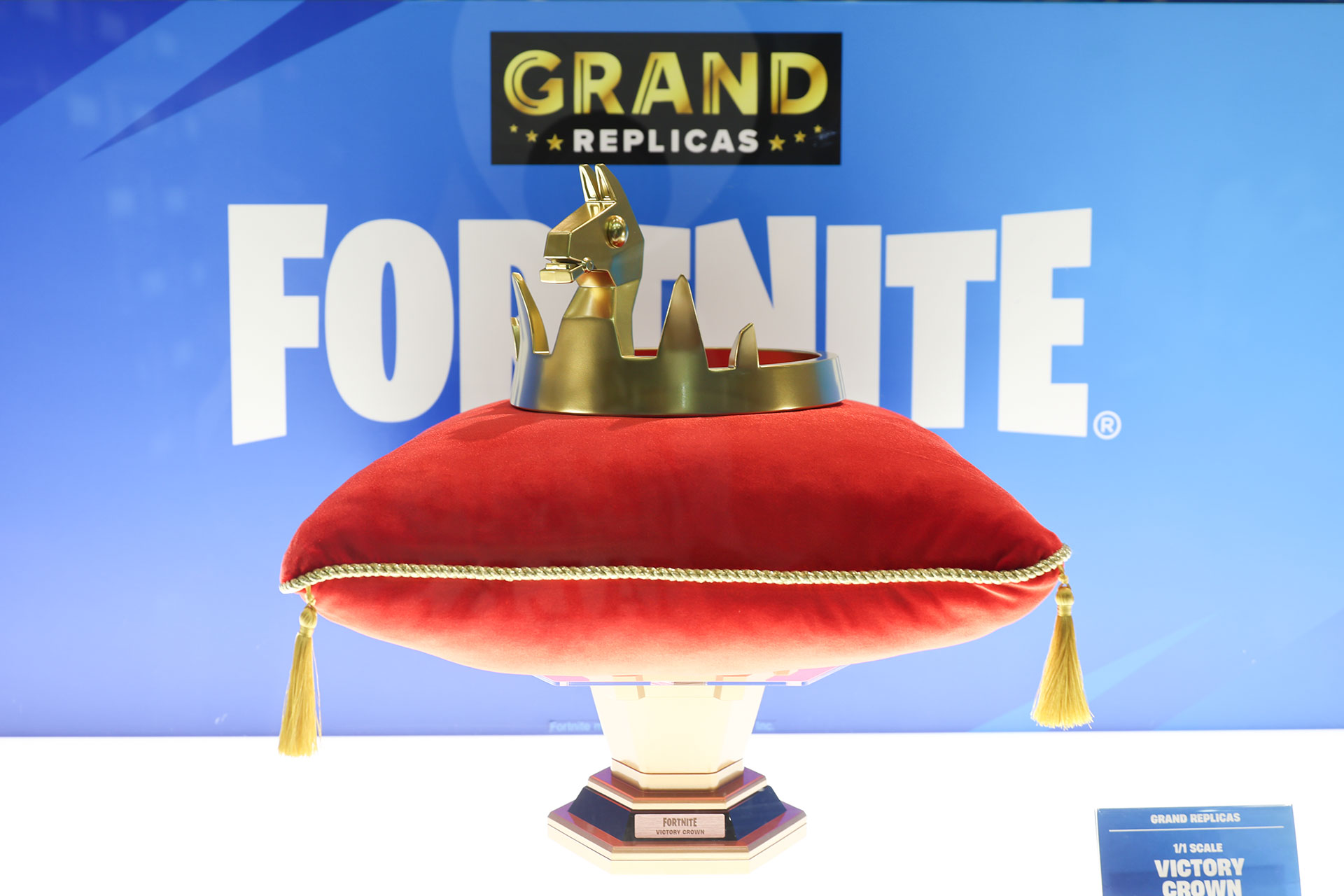 「【グランドレプリカ】 『フォートナイト』ビクトリークラウン（1/1スケール）」。価格は28,000円