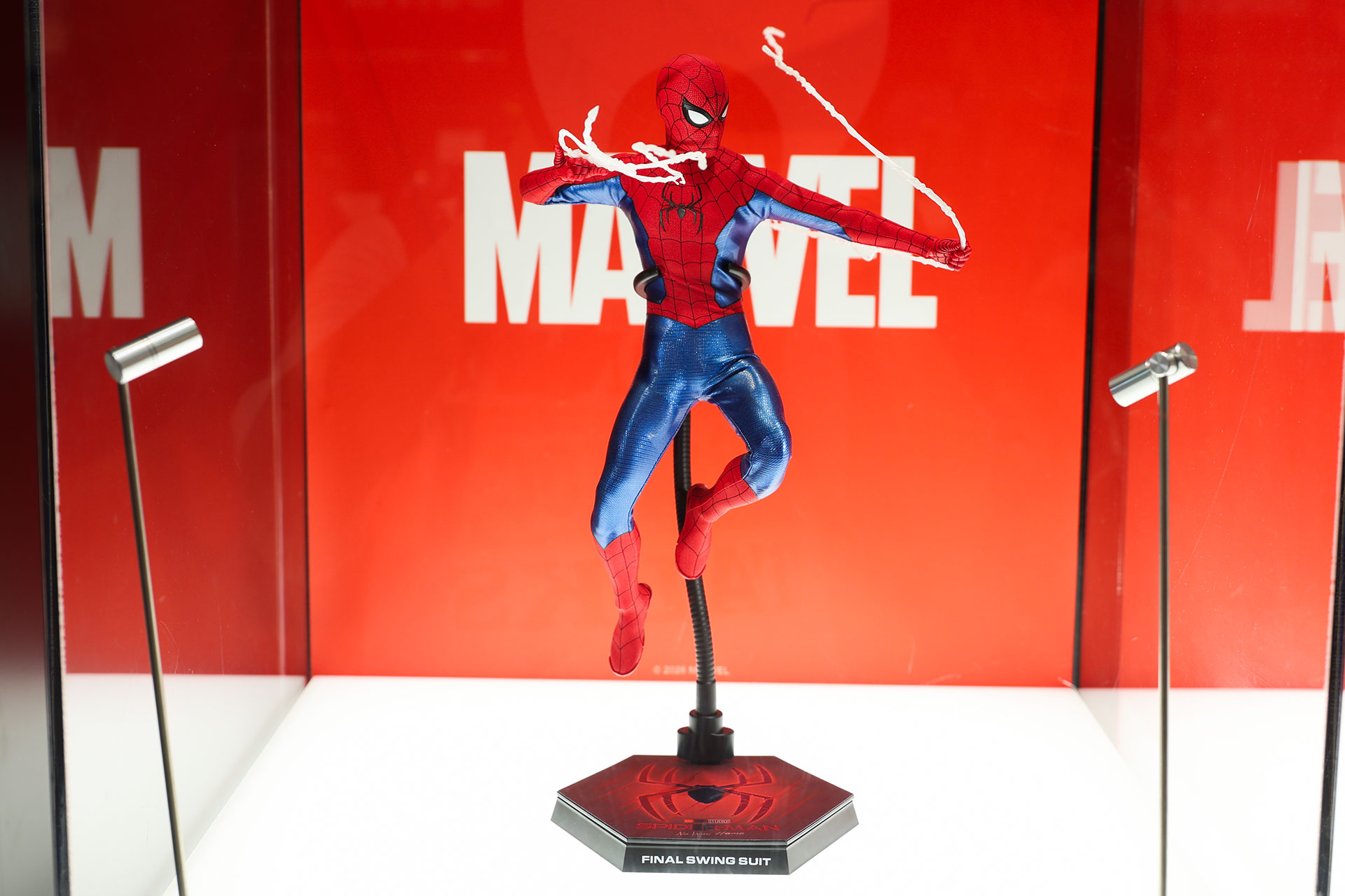 「【ムービー・マスターピース】 『スパイダーマン：ノー・ウェイ・ホーム』1/6スケールフィギュア　スパイダーマン（ファイナル・スウィング・スーツ）［プロモ・エディション］」。価格は45,000円