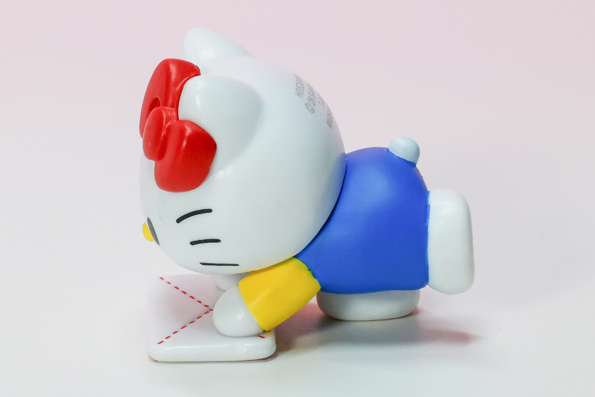 片足を上げたポーズだ