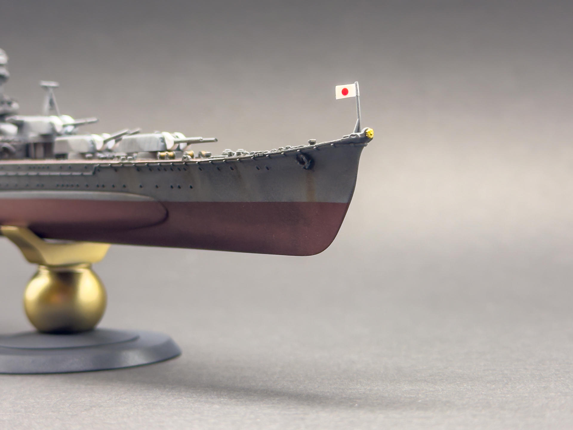 戦艦大和以前の艦船のため、艦首にはバルパスバウが採用されていません。
