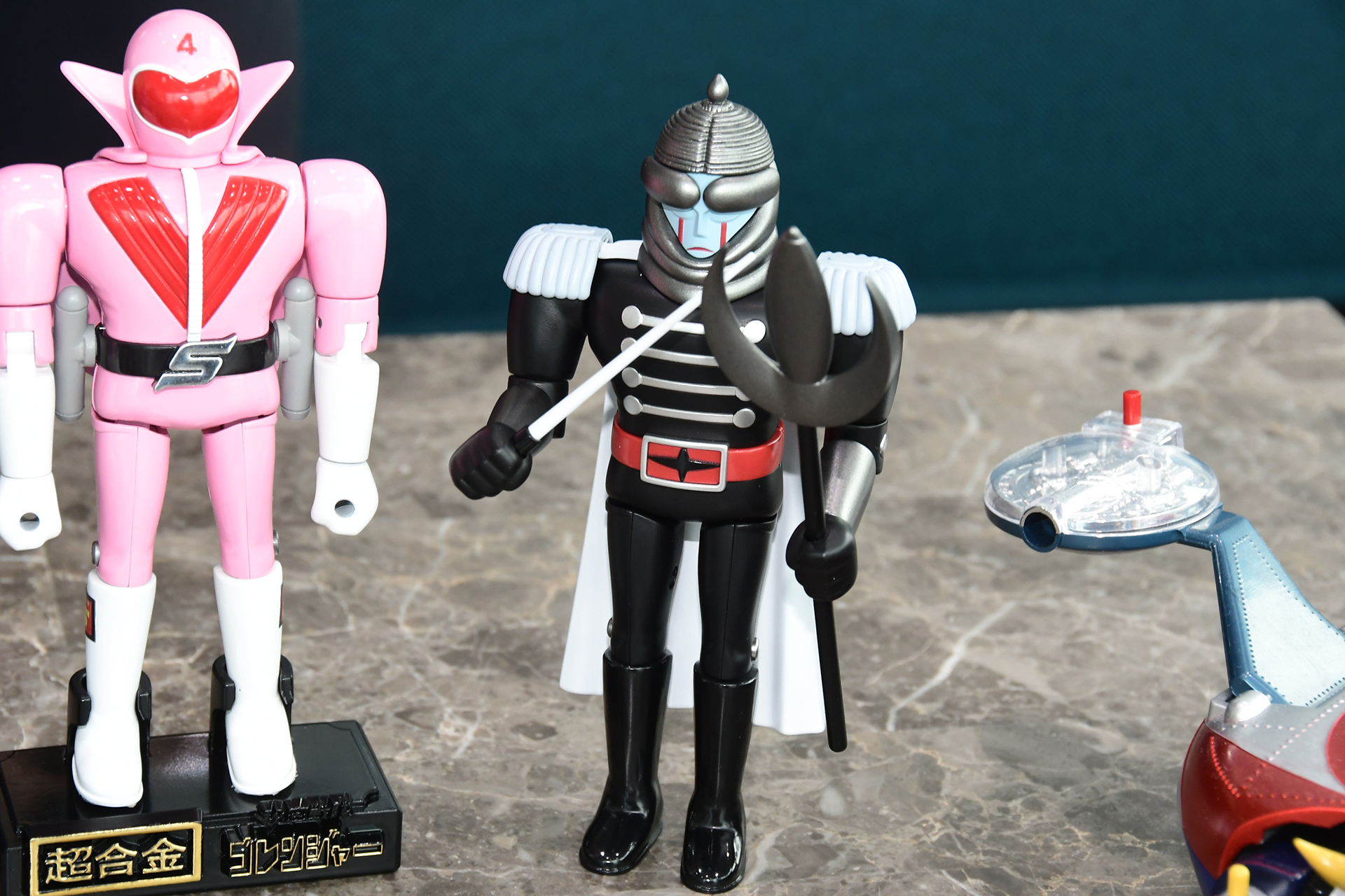 今回の大きな目玉となる「鉄人仮面テムジン将軍」。