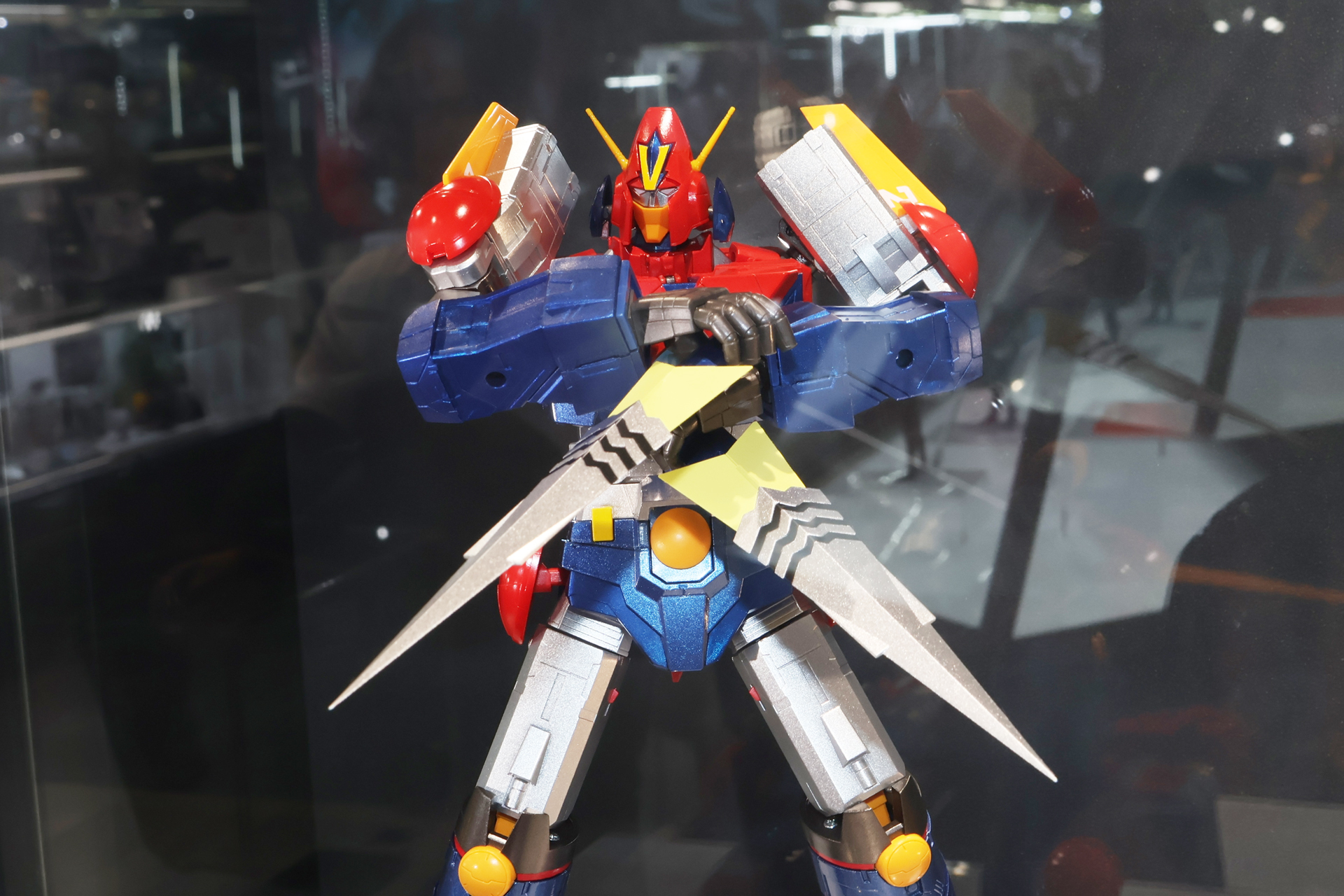 武装の一つ、ツインランサーを構えた姿