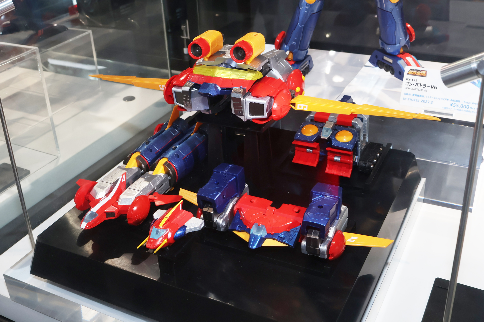 バトルマシーンをディスプレイする台座も用意されるようだ