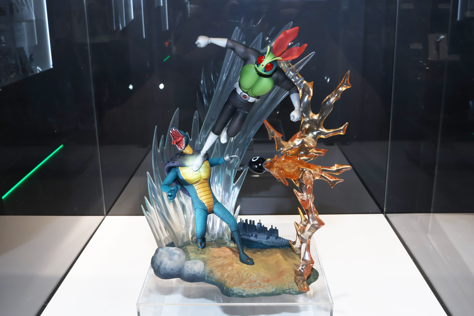 「フィギュアーツZERO 仮面ライダー対コブラ男」。参考出品。発売日、価格は未定