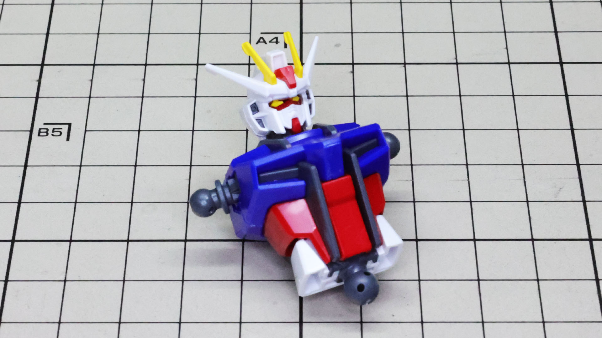 頭部を載せてみました。可動もディテールも抜かりなく満足度の高いガンプラの予感です