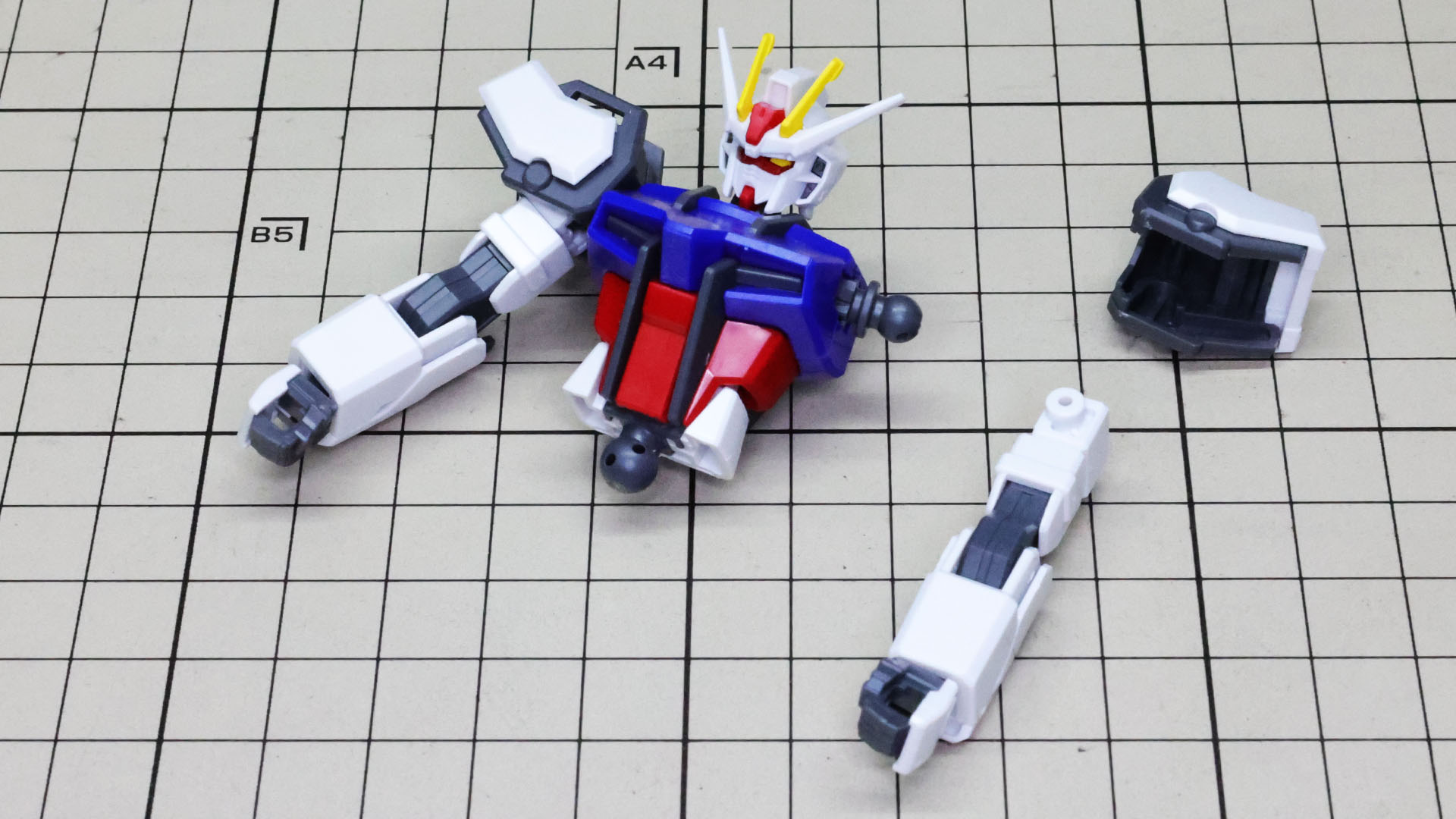 胴体部とドッキングさせます。各部がカチっとはまるのでできたかどうかがわかりやすい！