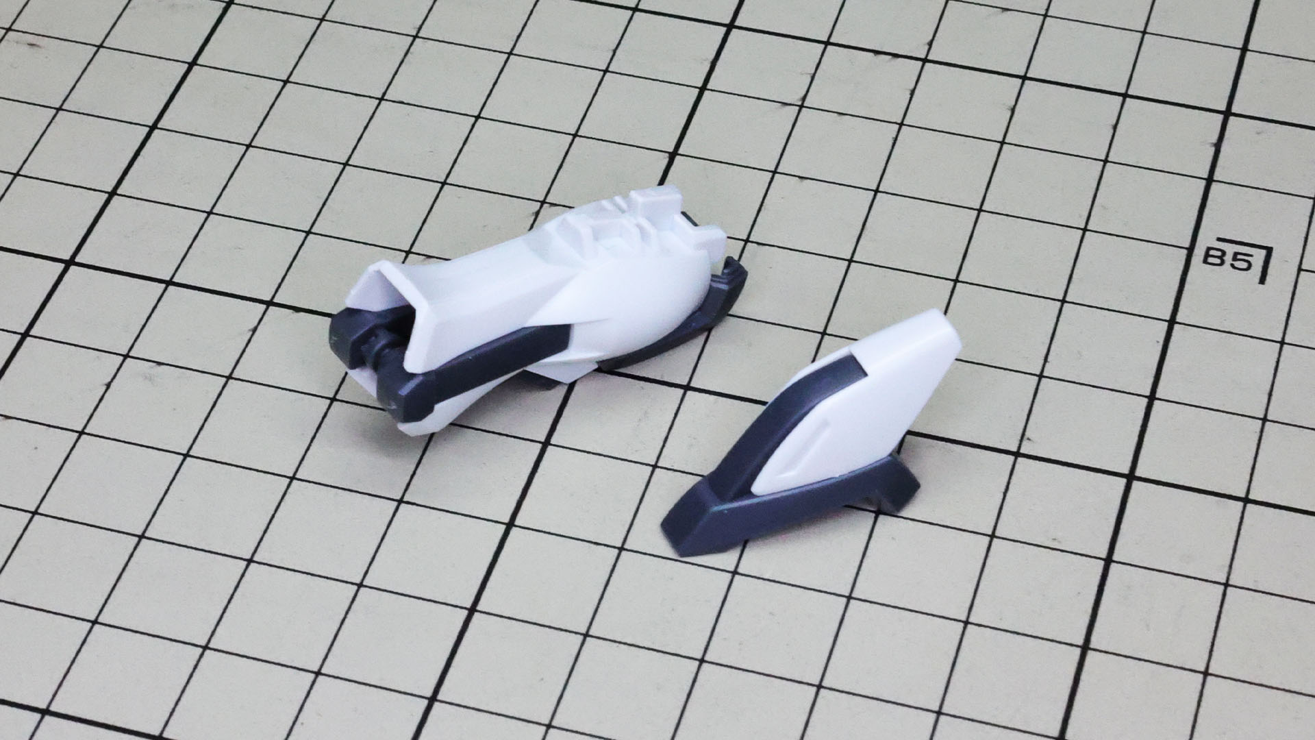 膝アーマーを組んで取り付けます