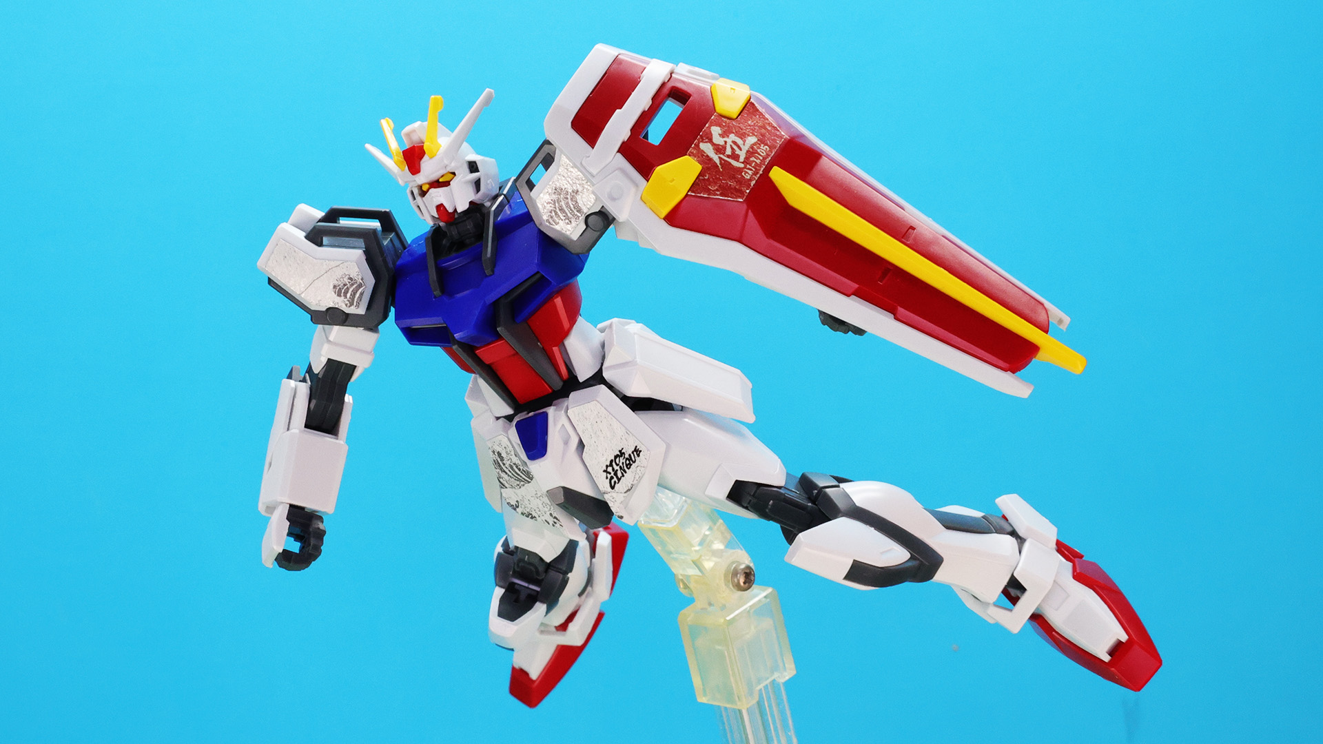 和柄デザインのガンダムたちは銃火器は持たない方がイメージとぴったり合うと思います