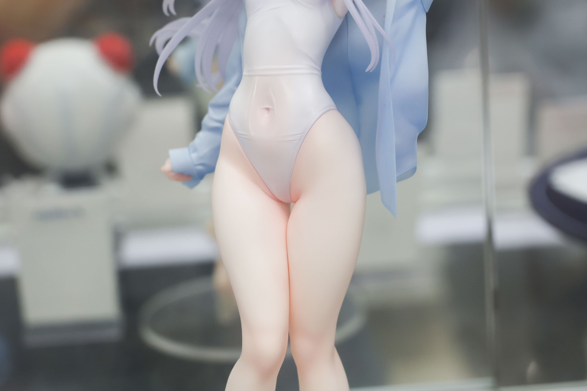 白い肌がまぶしい