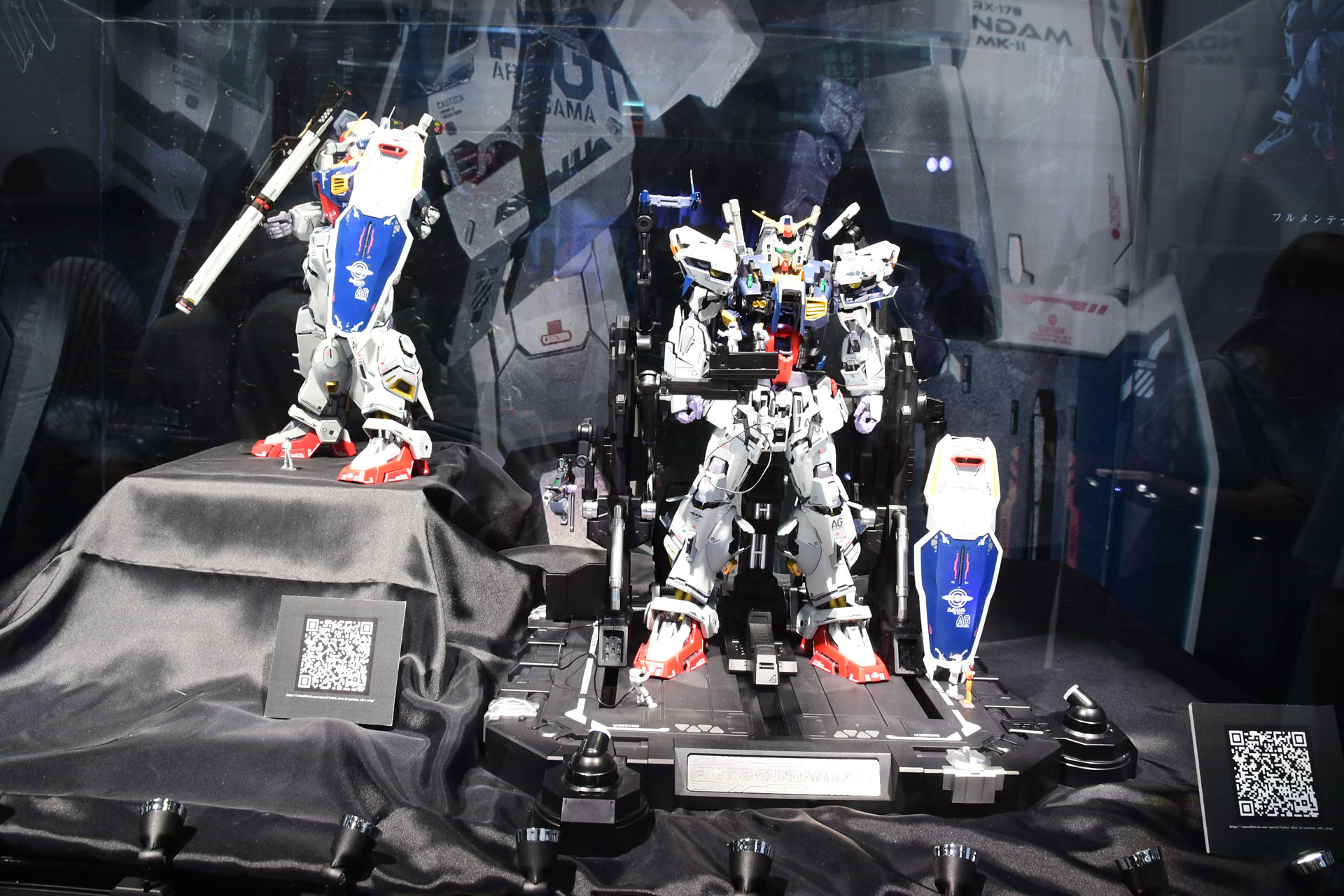 会場ではモードを変えて2つの試作品が展示されている