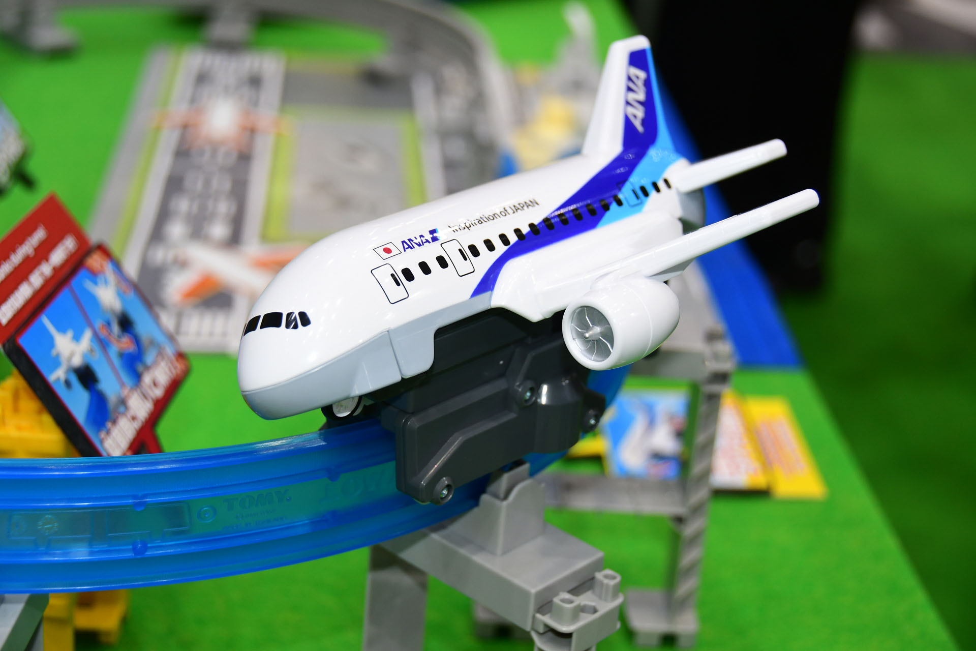 機体を傾かせるバンク旋回
