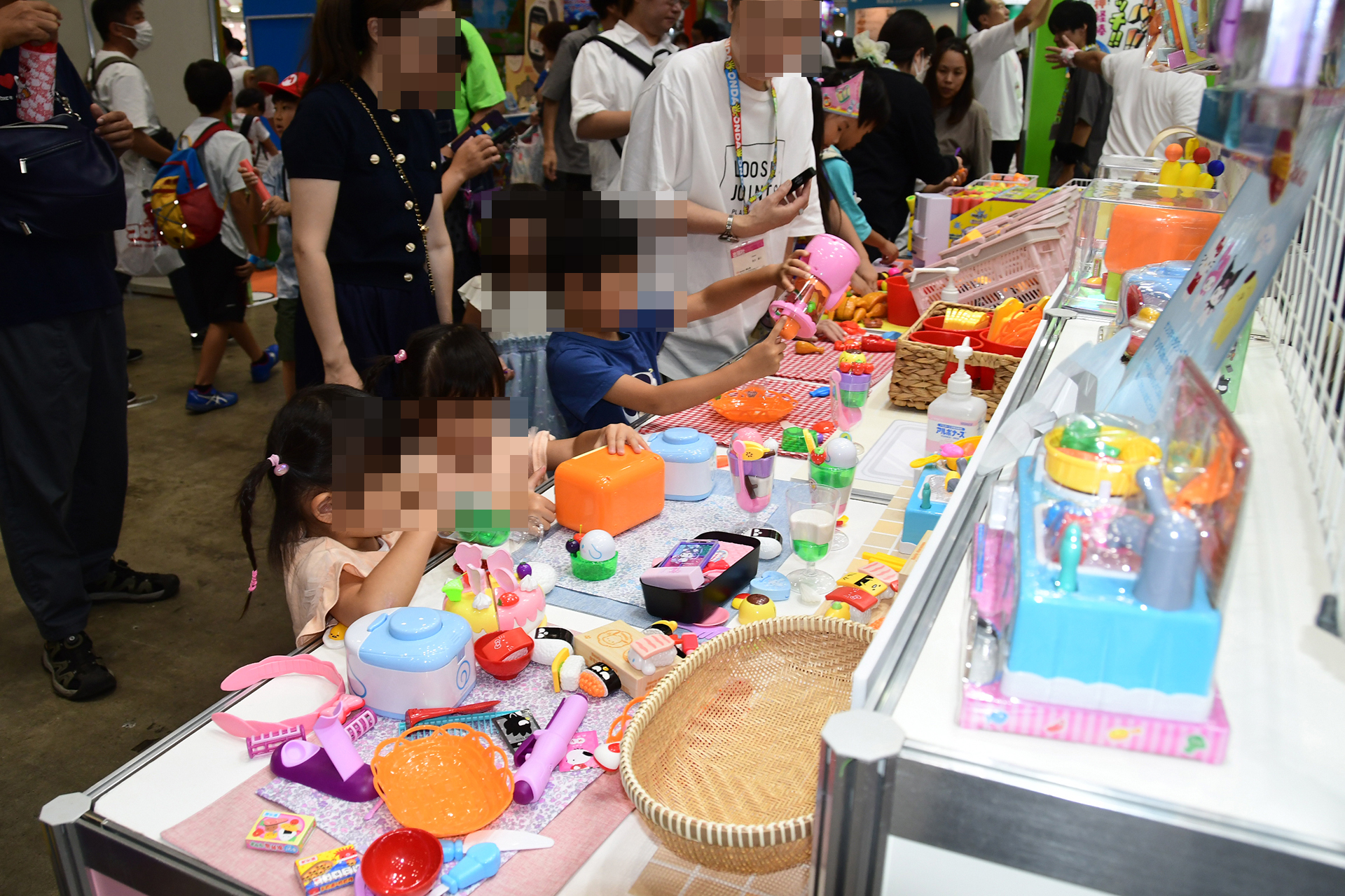 各社がいかに子供達に遊んでもらえるかに工夫を凝らしていた