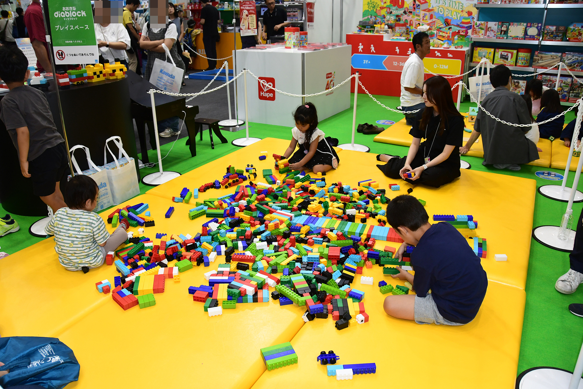 各社がいかに子供達に遊んでもらえるかに工夫を凝らしていた