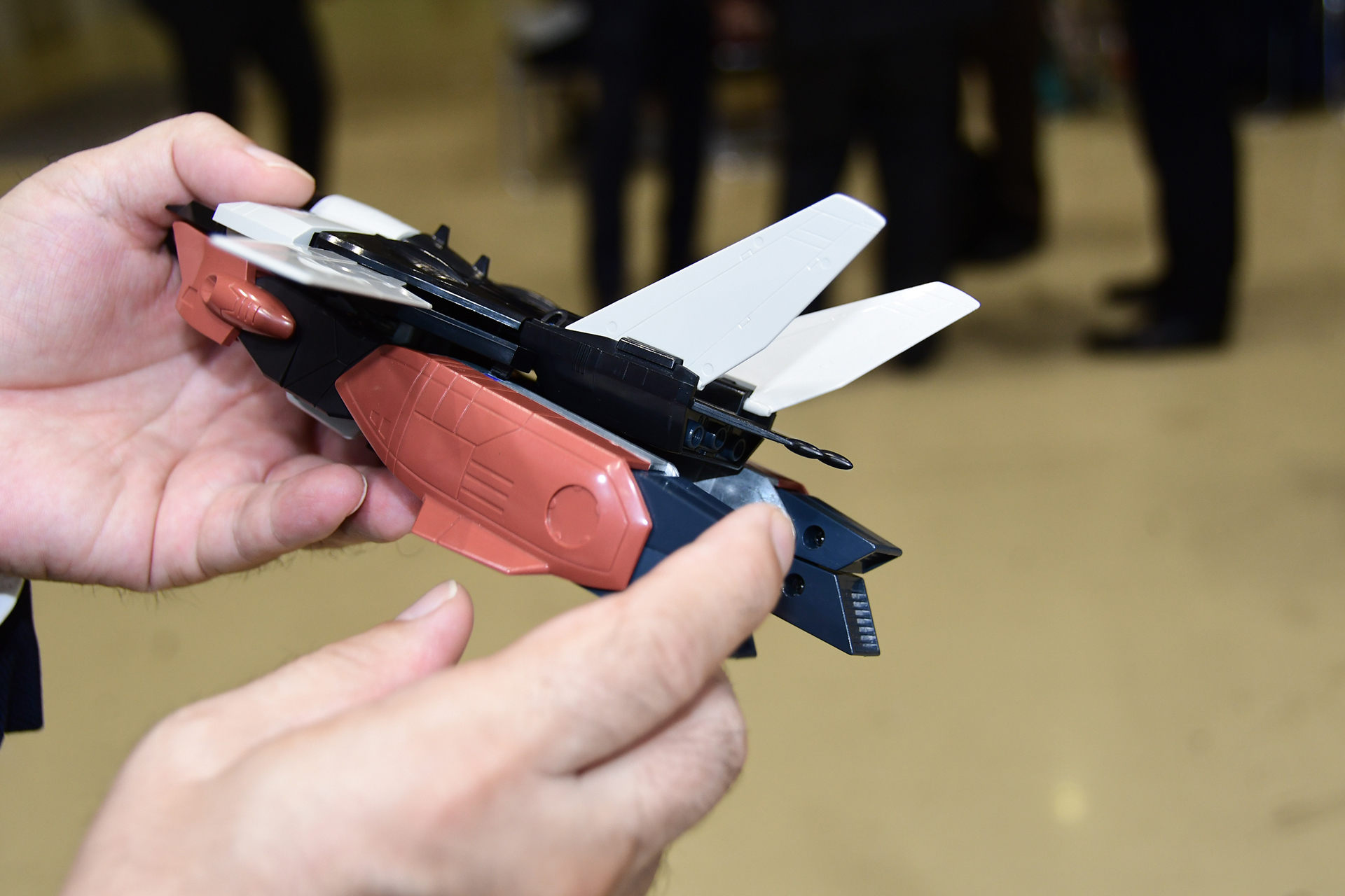 改良によりファイター時に脚がしっかり固定される